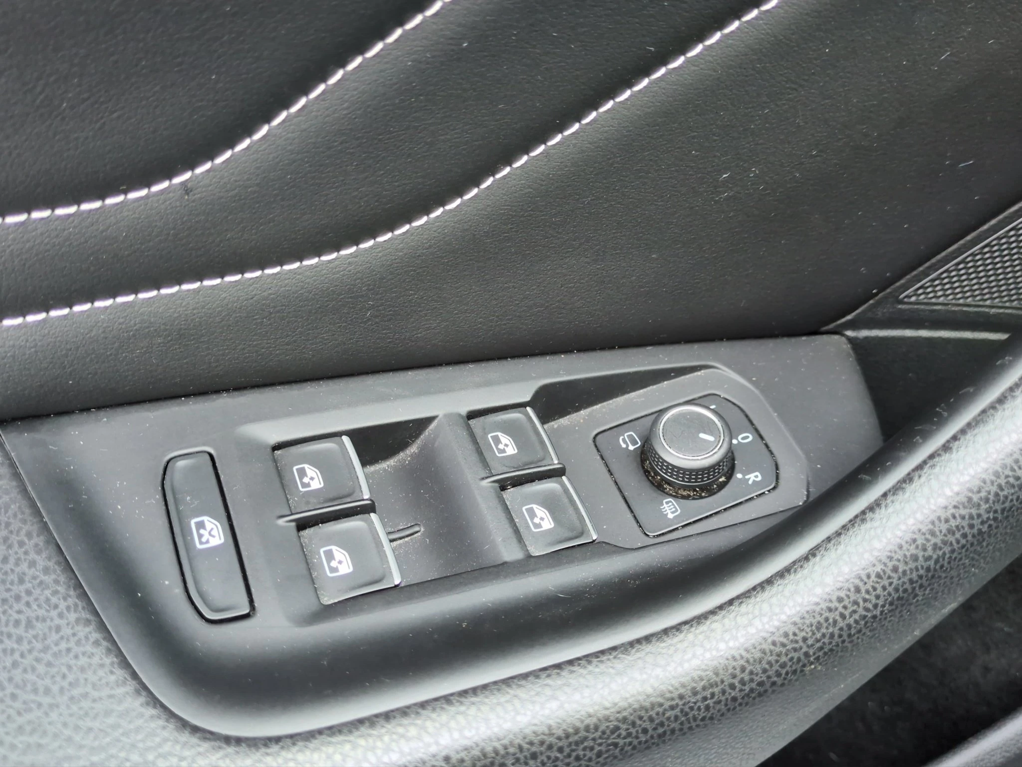 Volkswagen-Passat-image-16