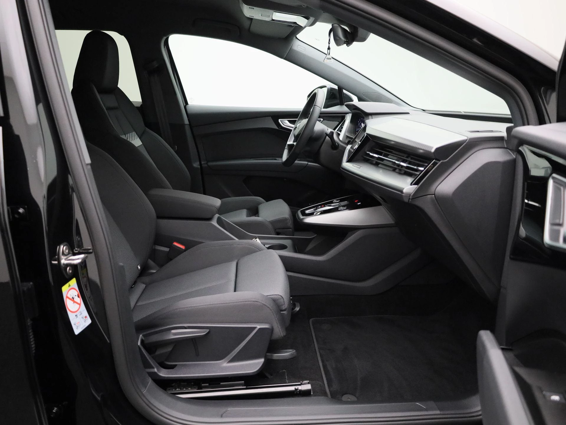Audi-Q4 e-tron-image-39
