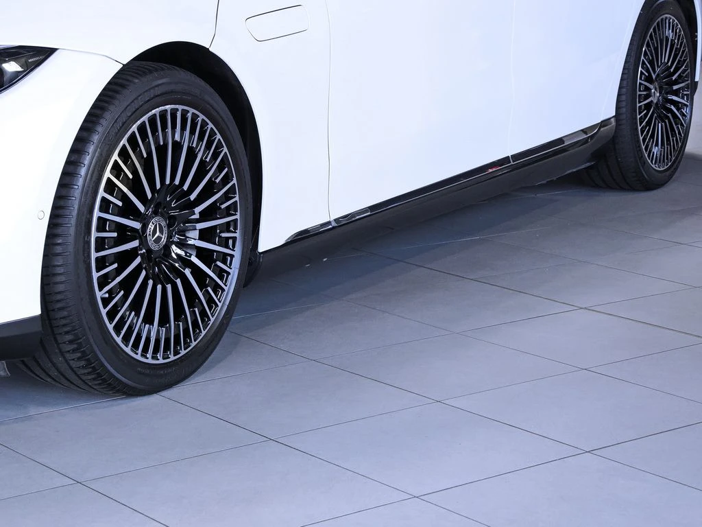 Mercedes-Benz-EQS 580-image-6