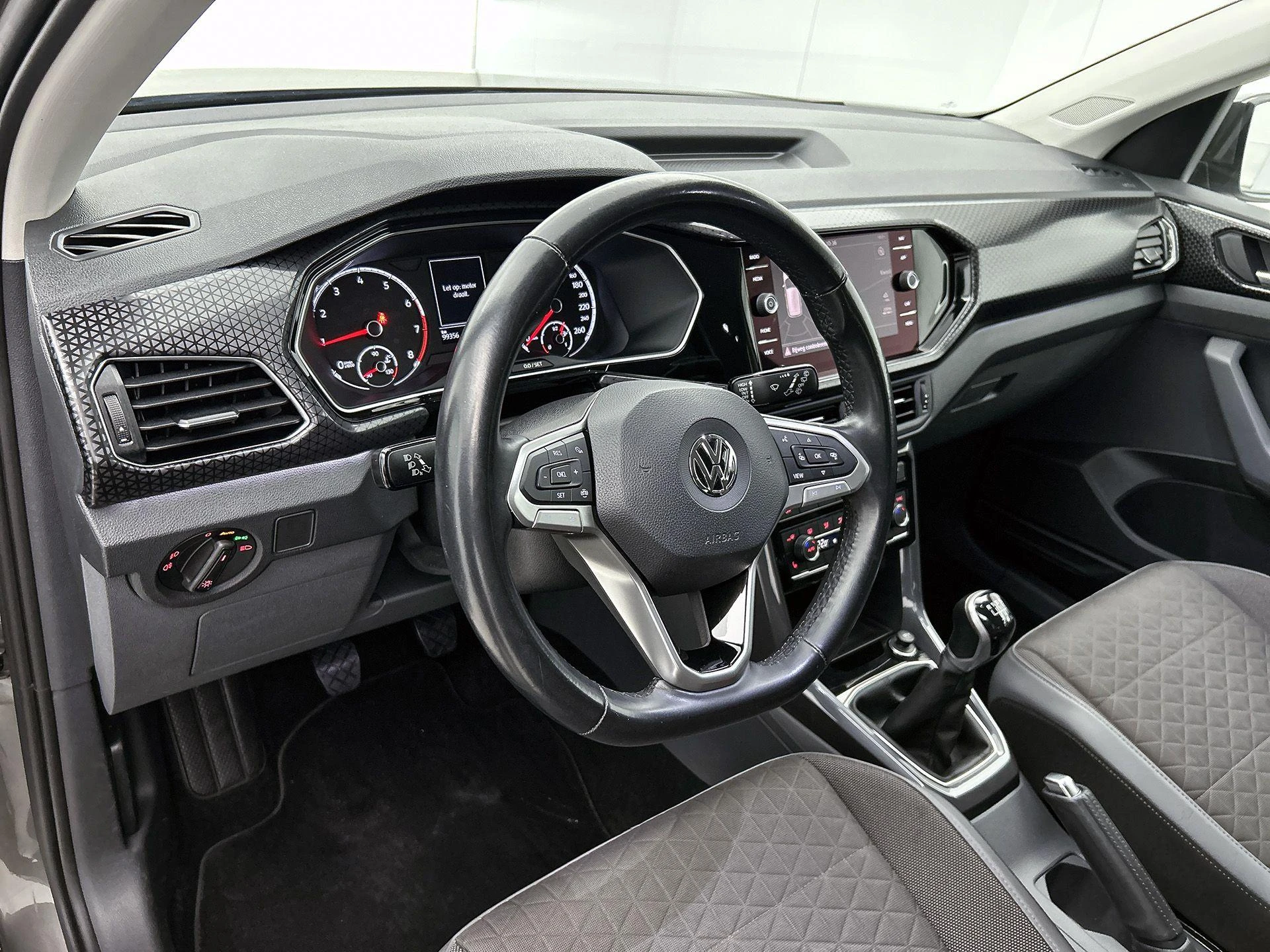 Volkswagen-T-Cross-image-17