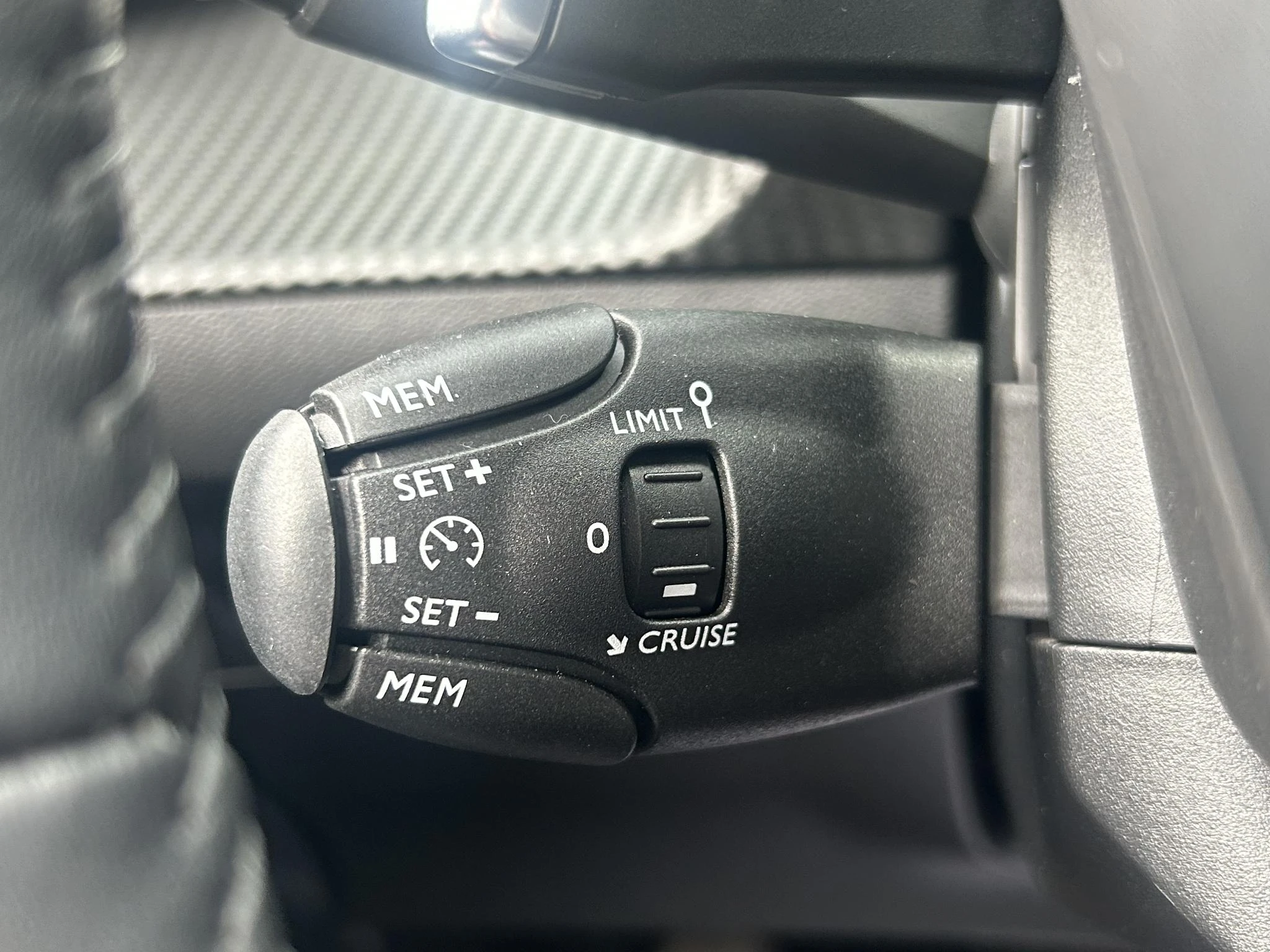 Peugeot-208-image-15