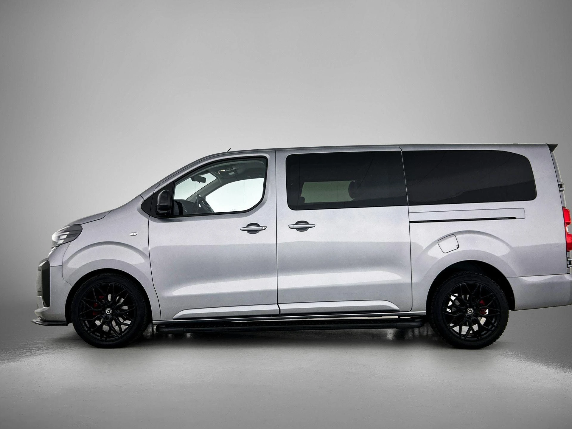 Opel-Vivaro-image-1