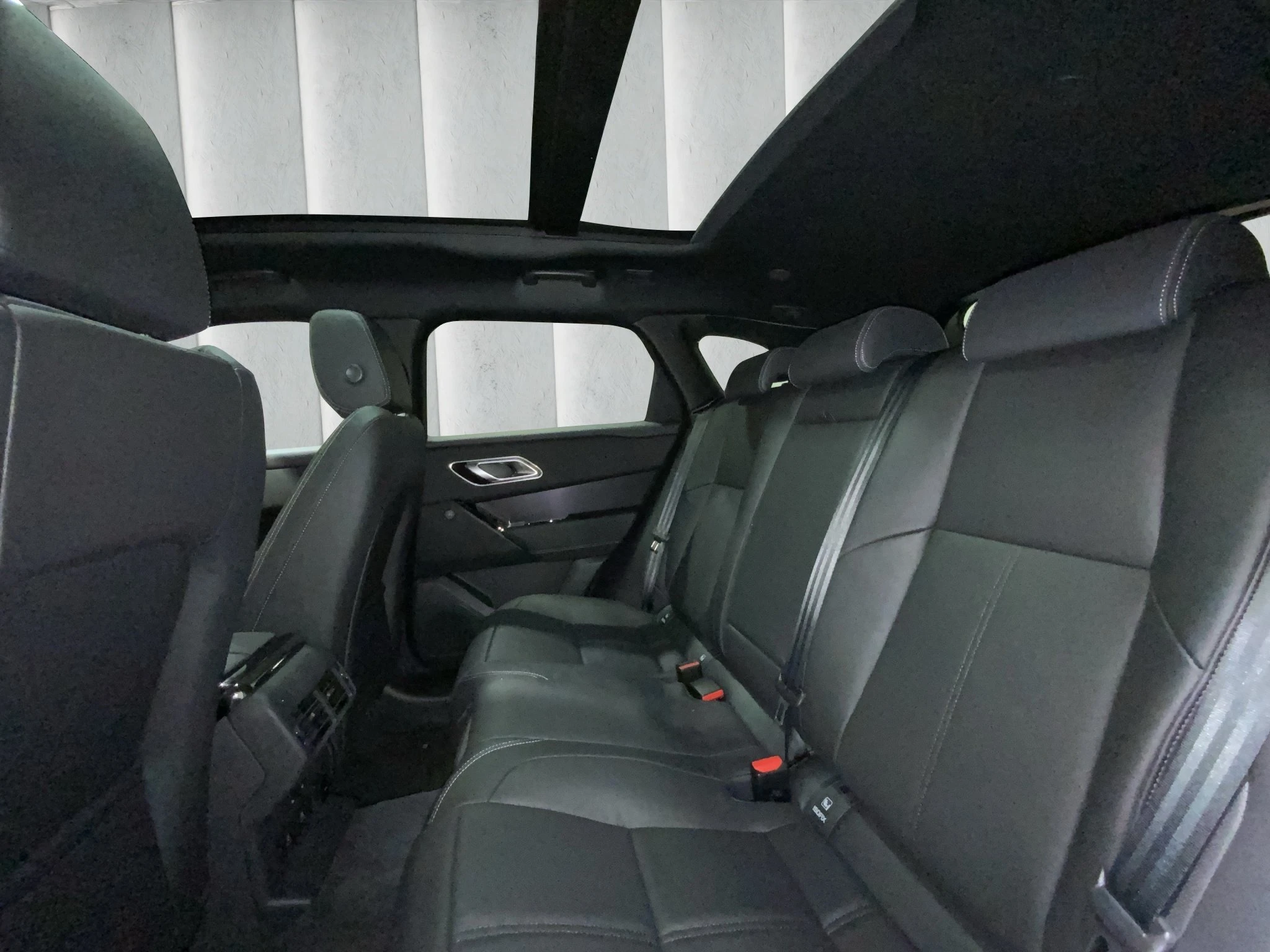 Land Rover-Range Rover Velar-image-7