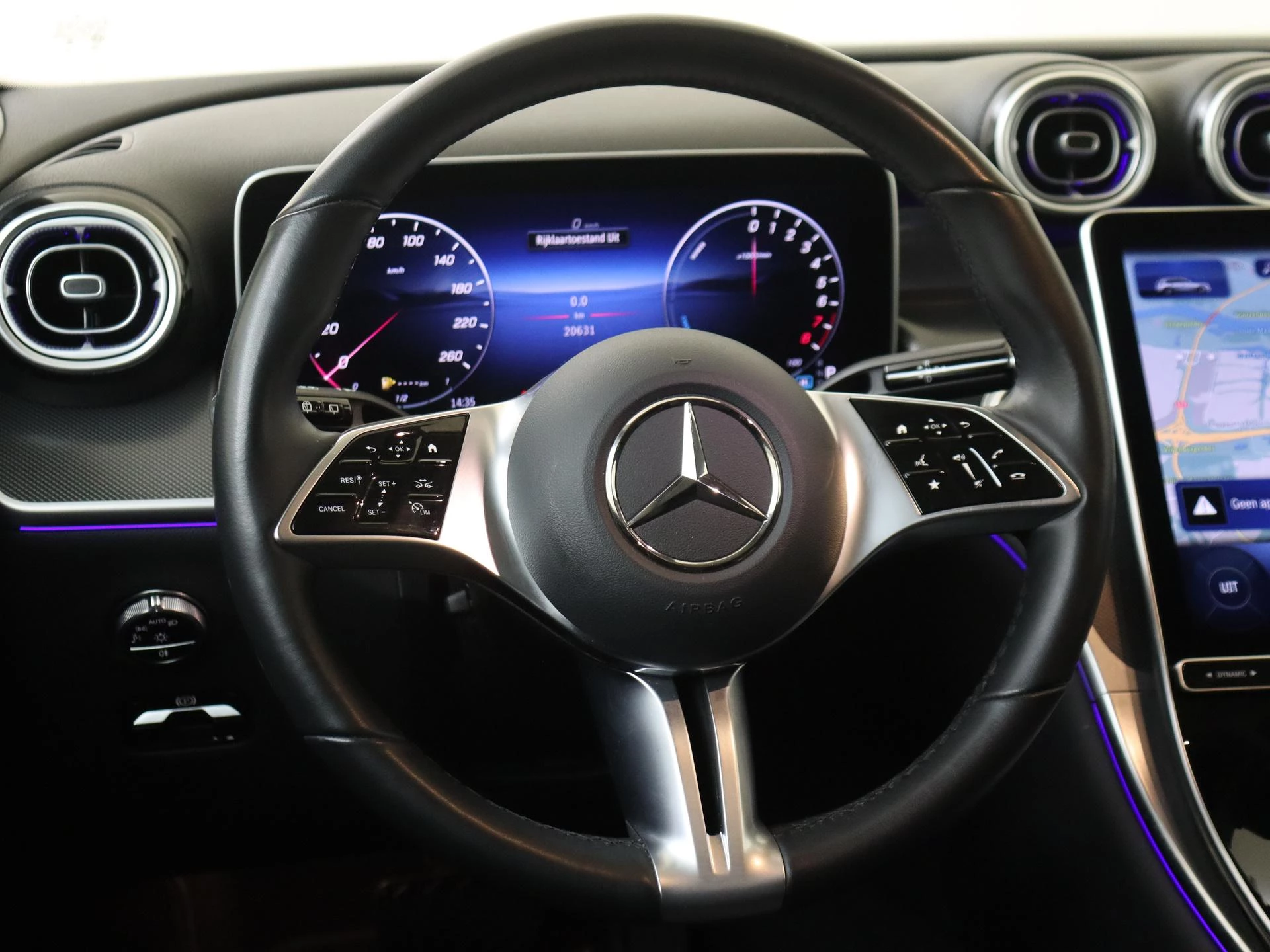 Mercedes-Benz-GLC-image-14