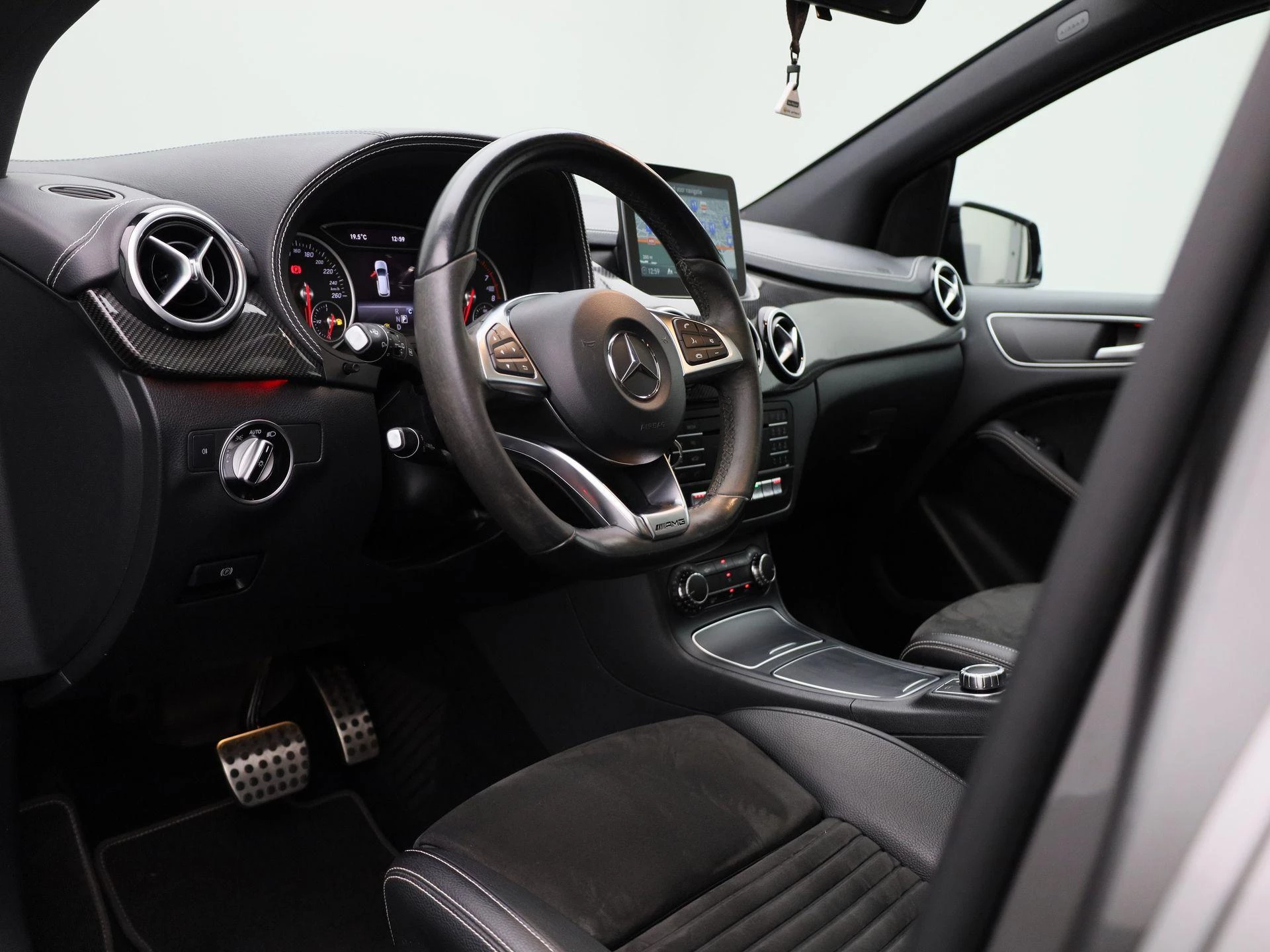 Mercedes-Benz-B-Klasse-image-34