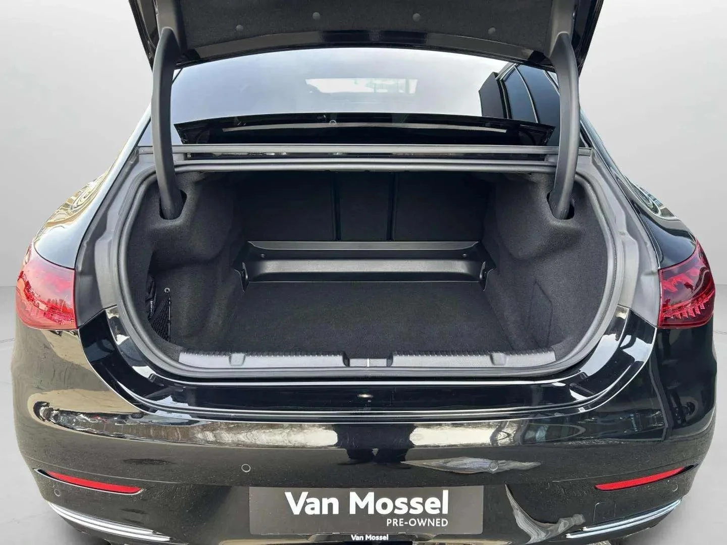 Mercedes-Benz-EQE-image-20