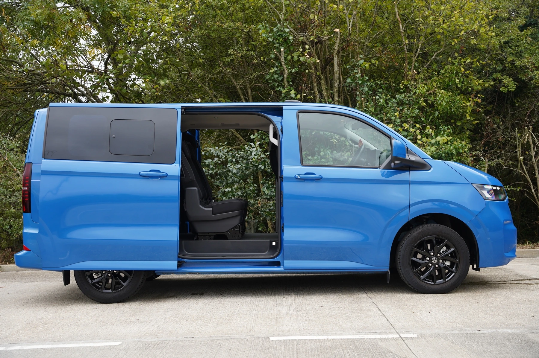 Volkswagen-Transporter-image-27