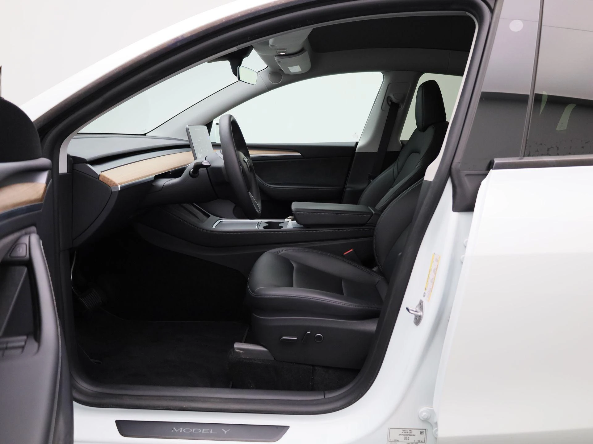Tesla-Model Y-image-8