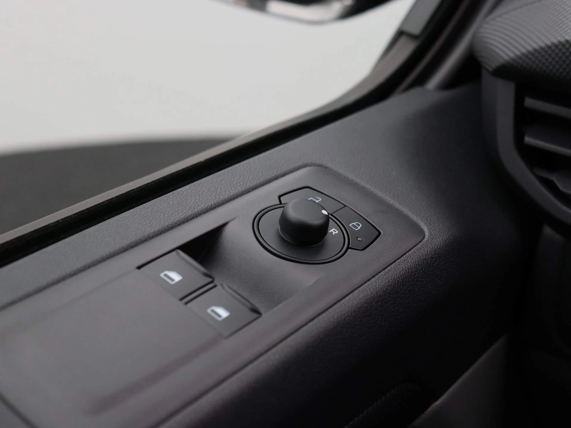 Ford-Transit Custom-image-22