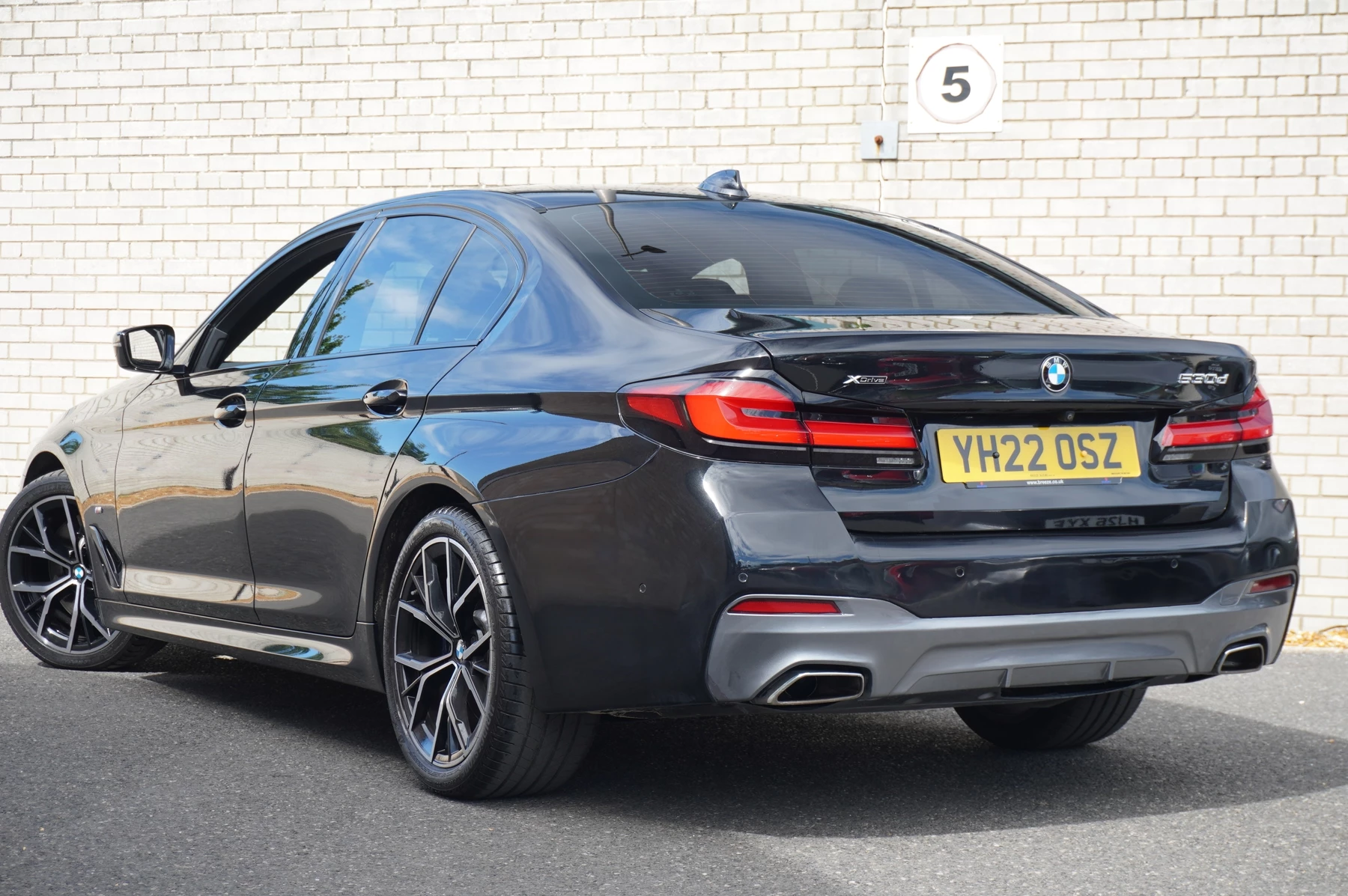 BMW-5 Series-image-2