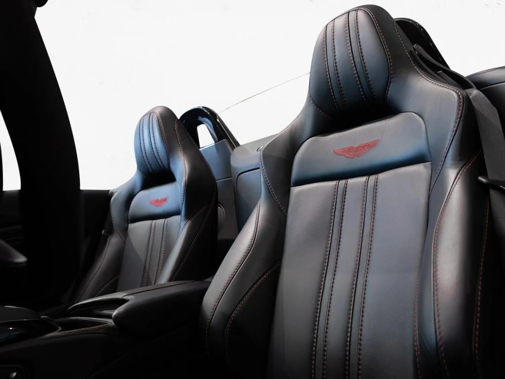 Aston Martin-V8 Vantage-image-12