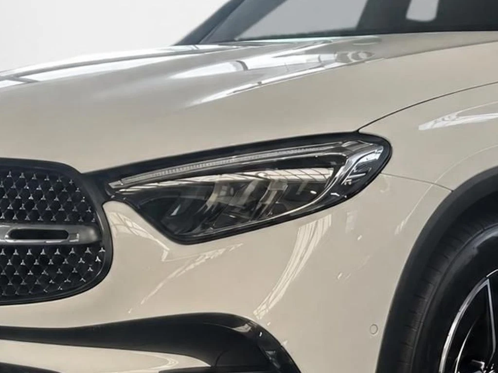 Mercedes-Benz-GLC 300 d-image-4