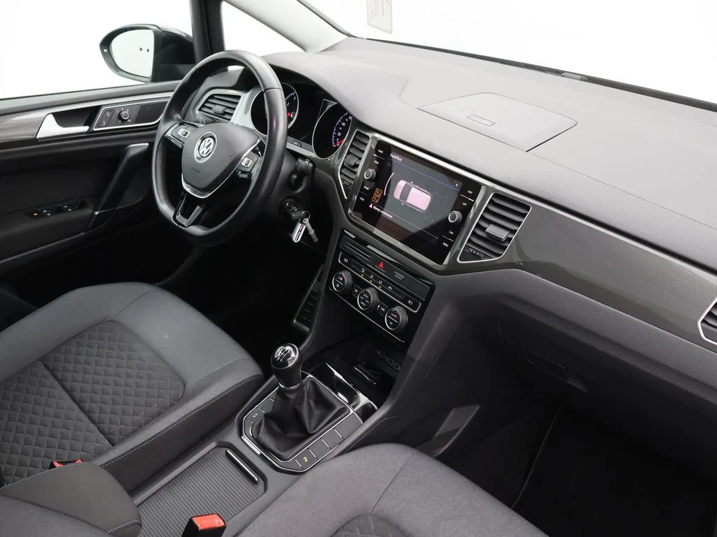 Volkswagen-Golf Sportsvan-image-2