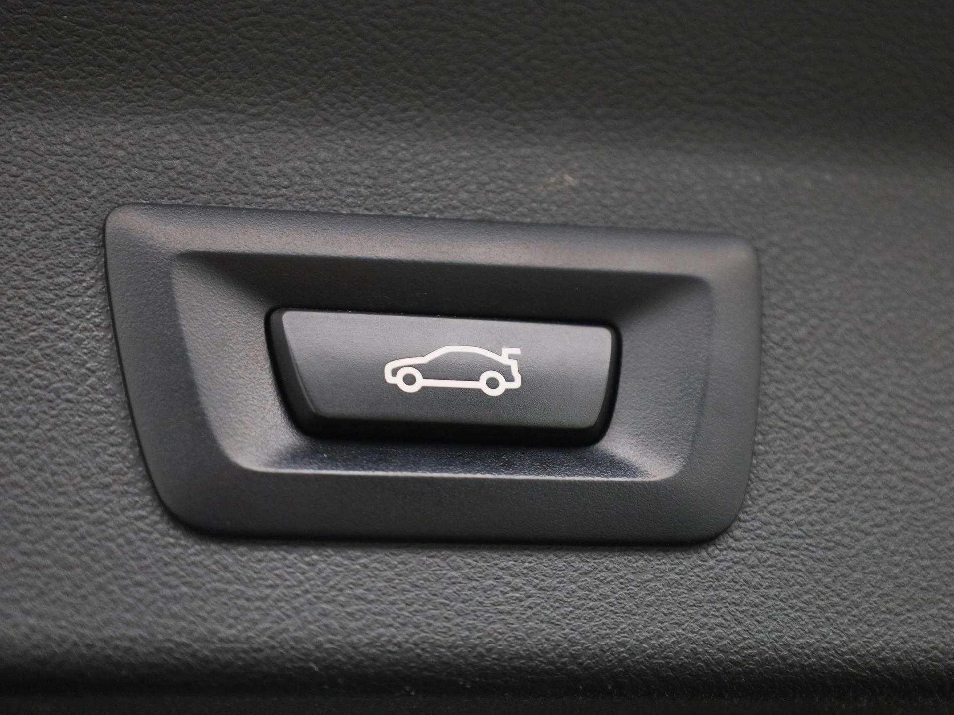 BMW-iX3-image-14