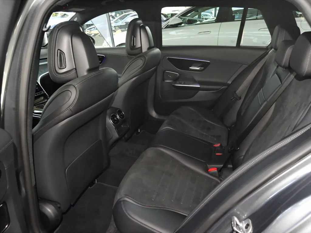 Mercedes-Benz-C-Klasse 300-image-12