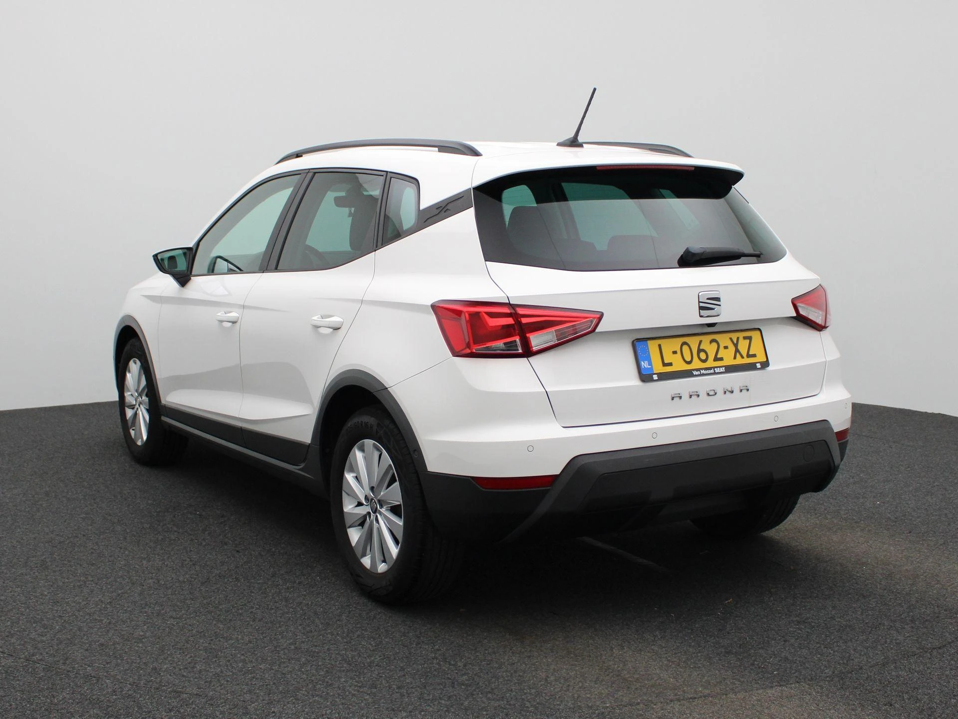 SEAT-Arona-image-1