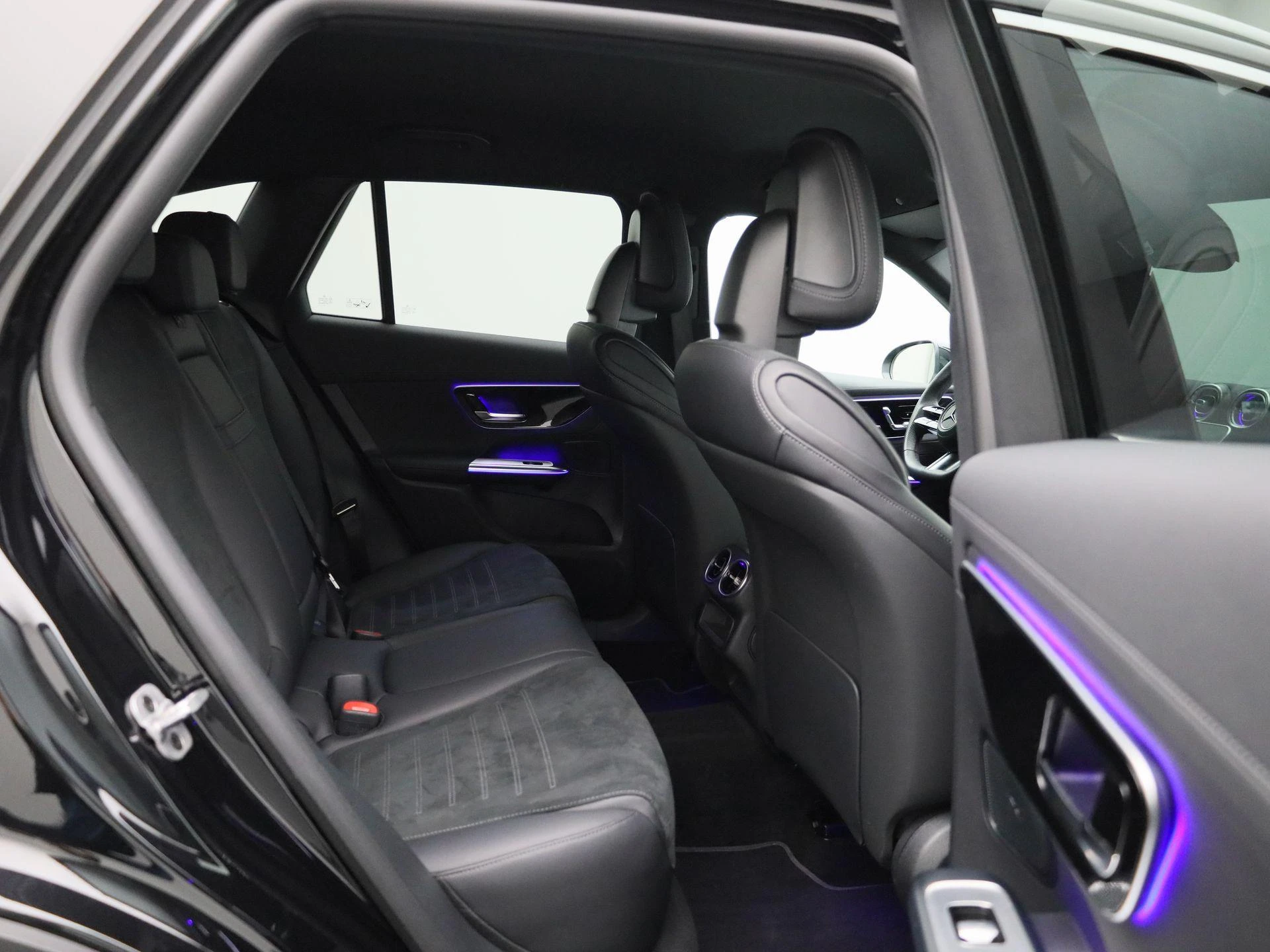 Mercedes-Benz-GLC-image-43