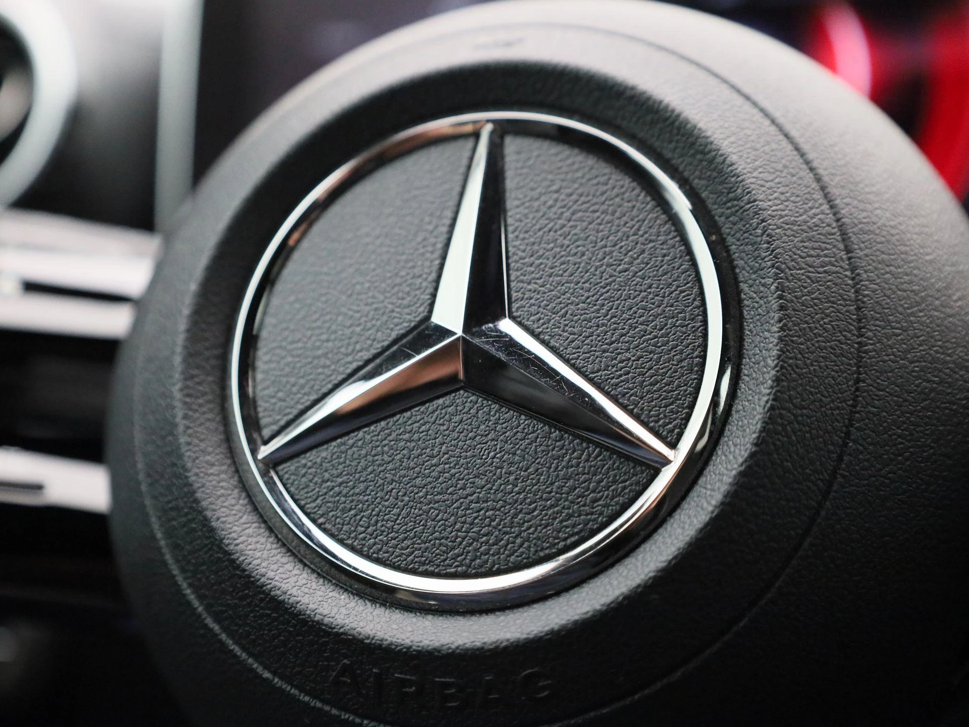 Mercedes-Benz-C-Klasse-image-32