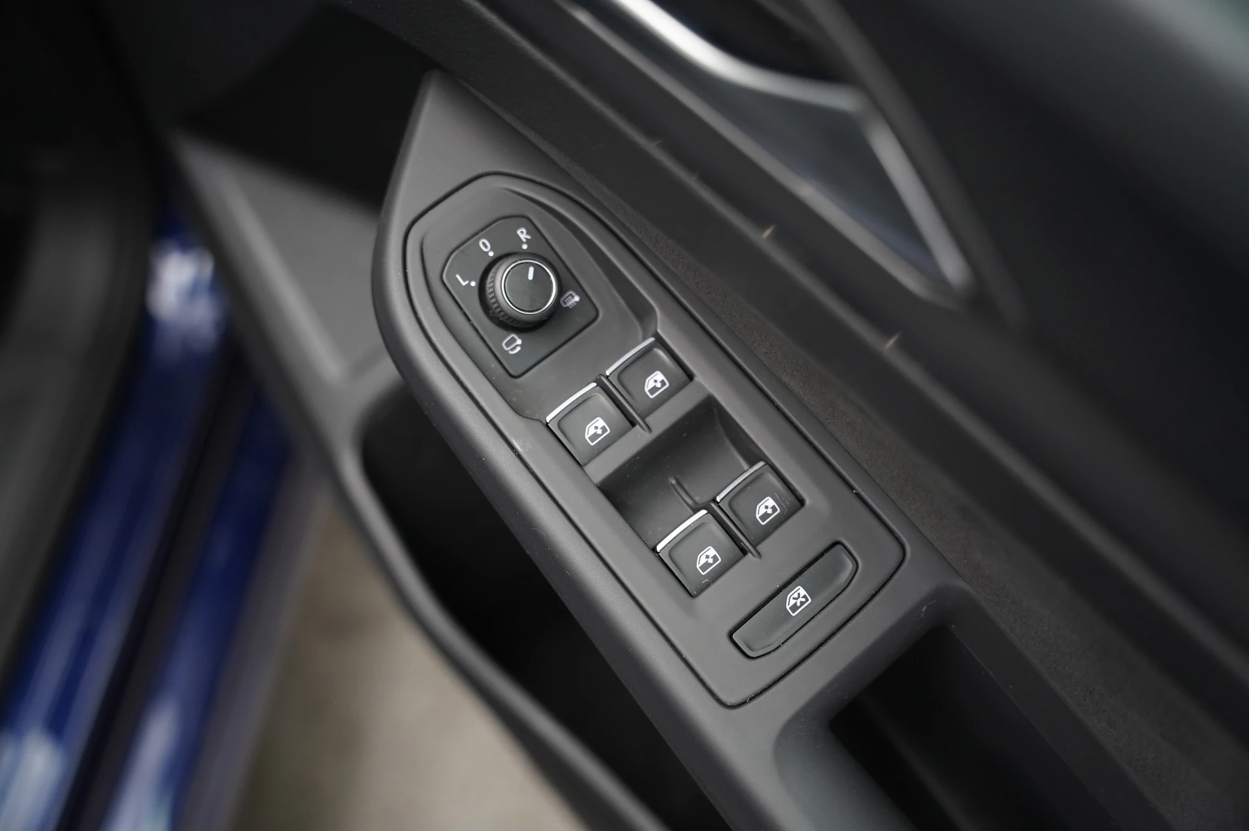 Volkswagen-Golf-image-21