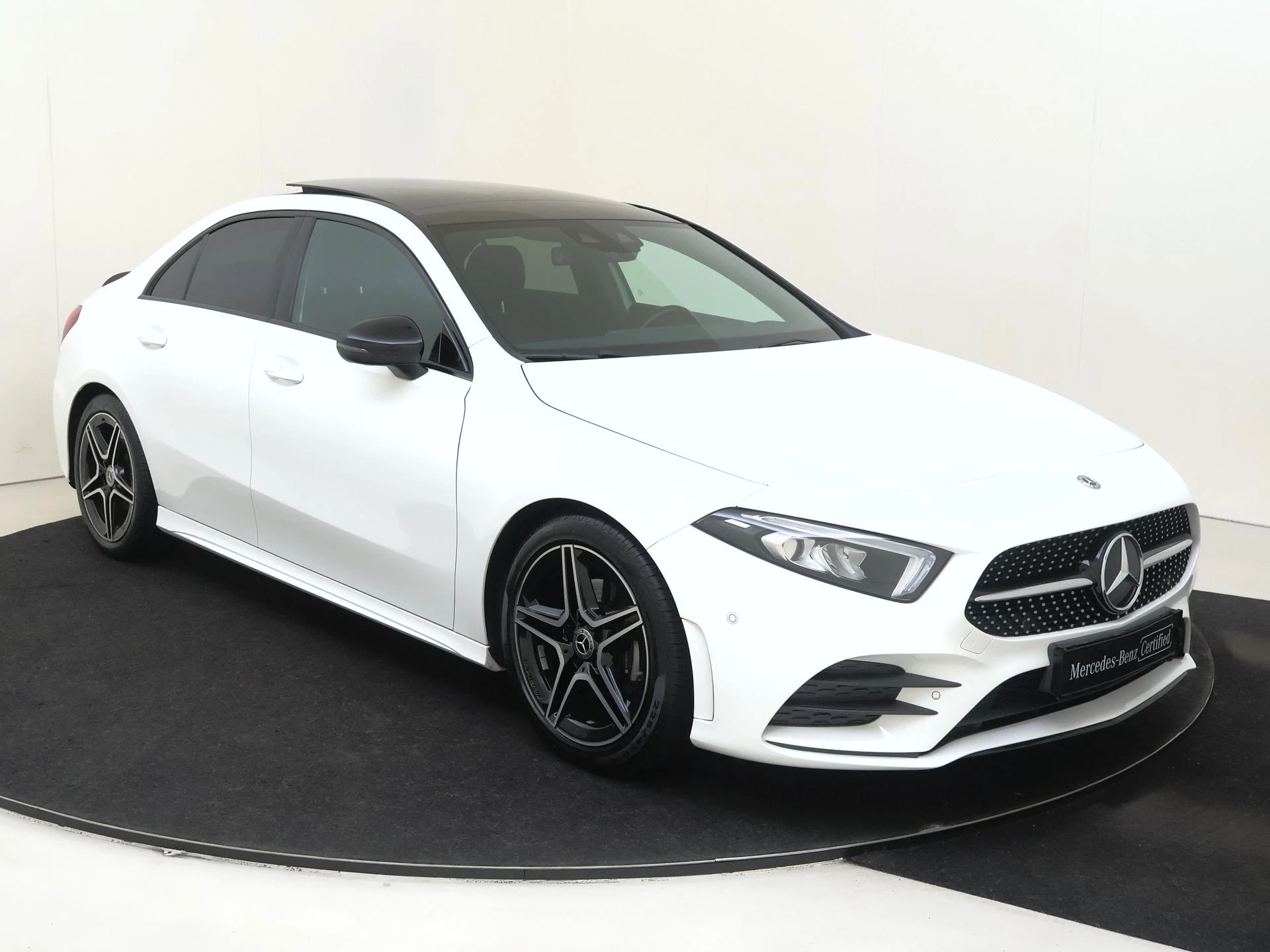Mercedes-Benz-A-Klasse-image-1