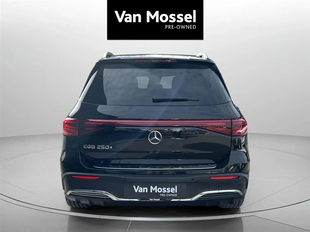 Mercedes-Benz-EQB-image-5