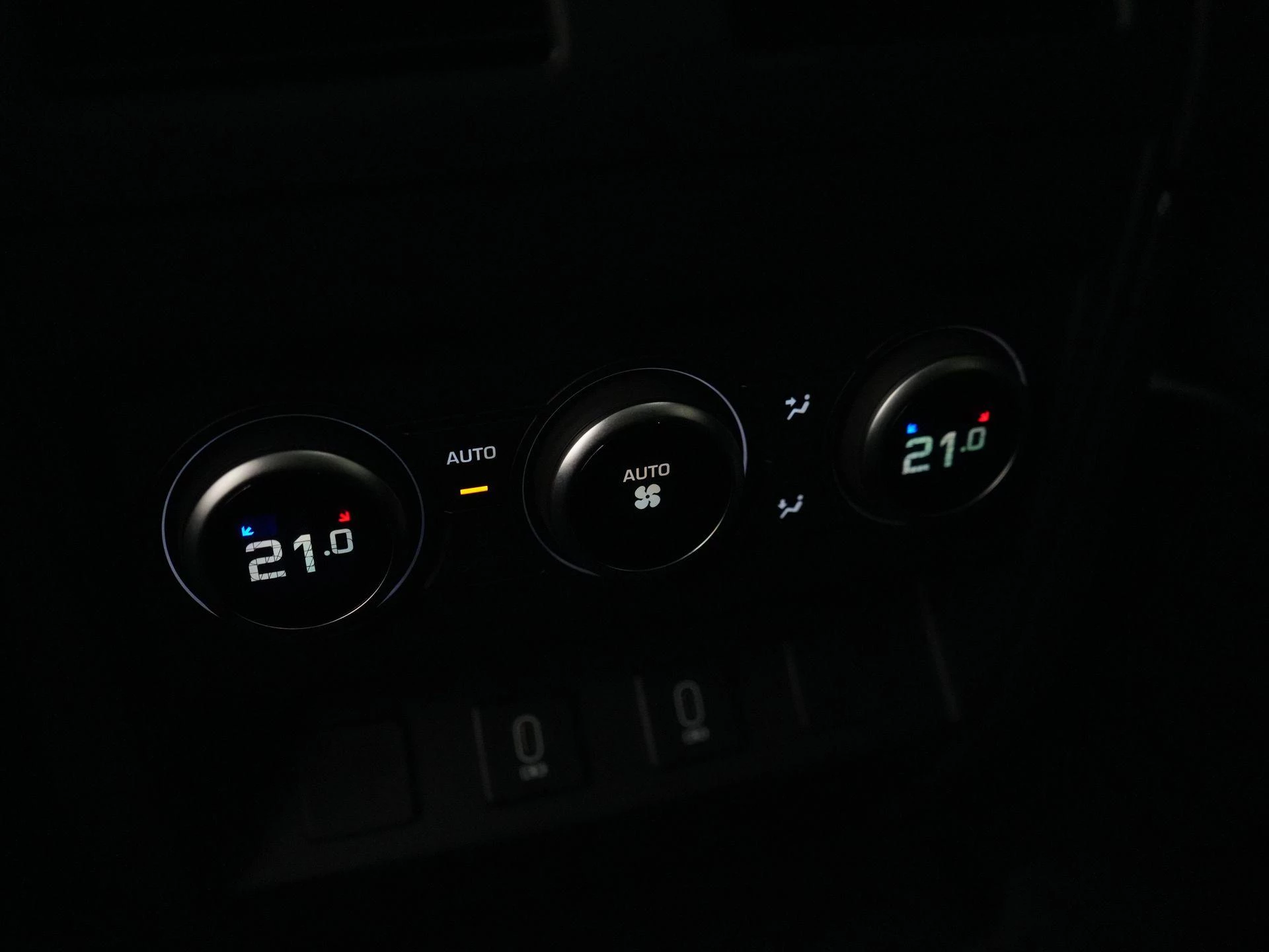 Land Rover-Defender-image-38