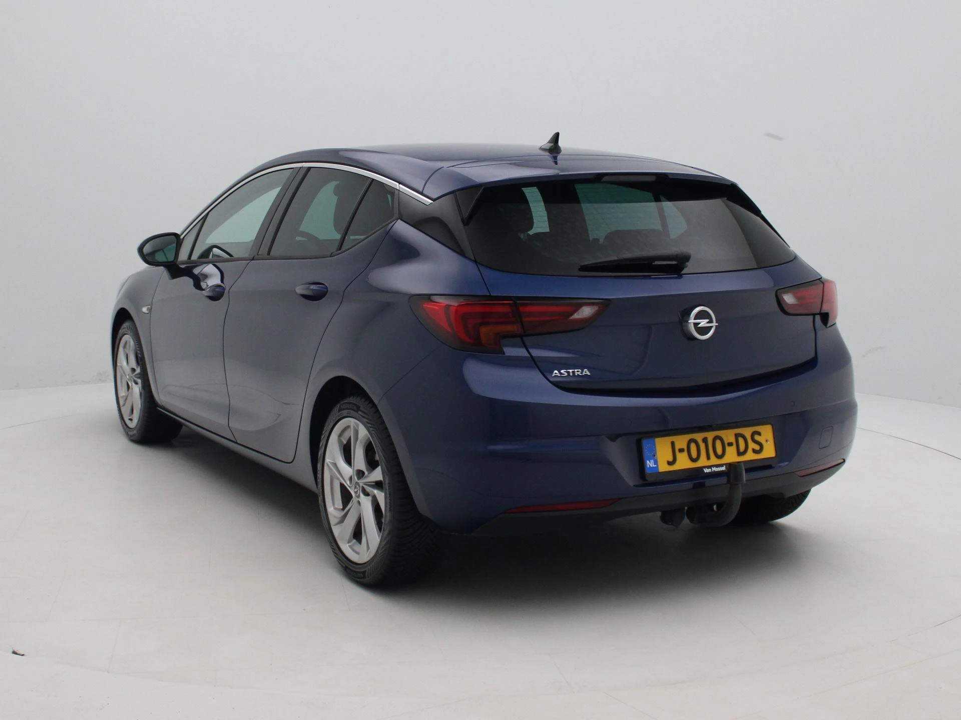 Opel-Astra-image-1