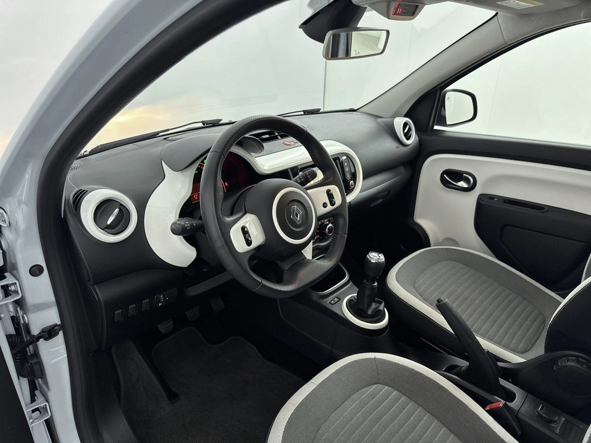 Renault-Twingo-image-8