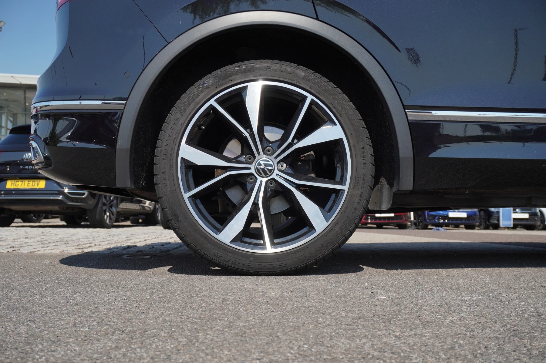 Volkswagen-Tiguan-image-20