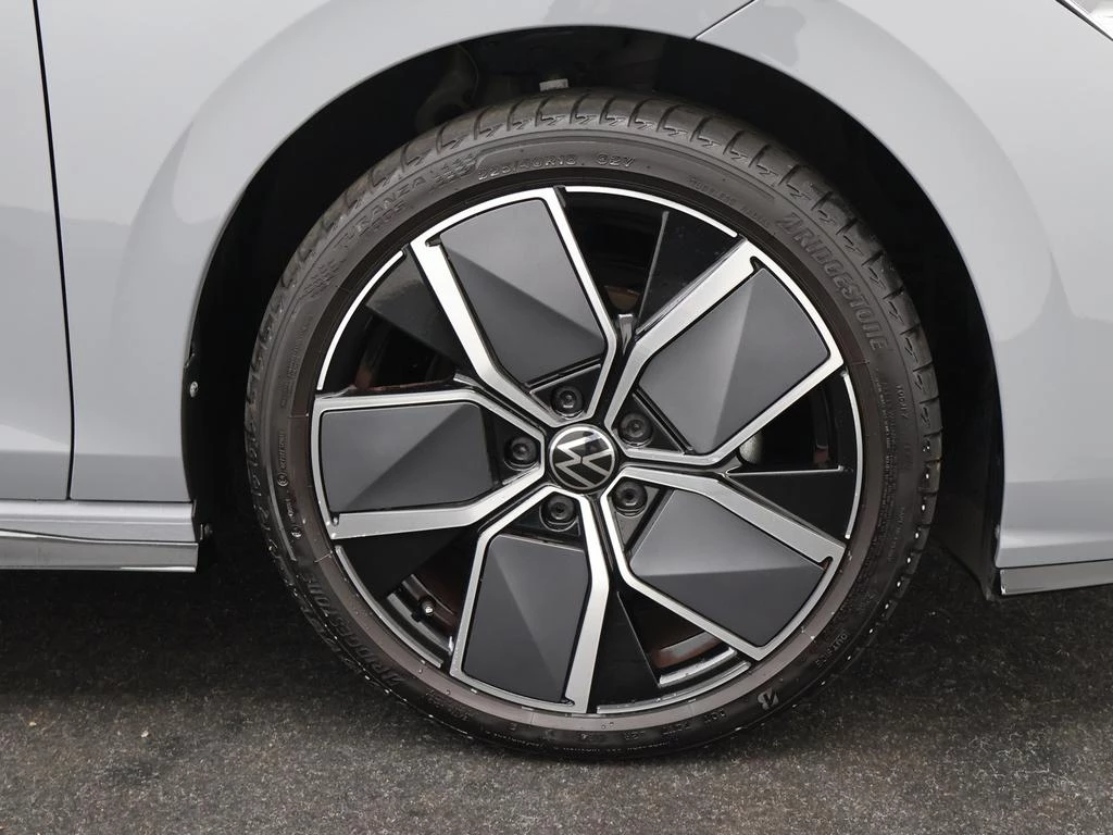 Volkswagen-Golf-image-10