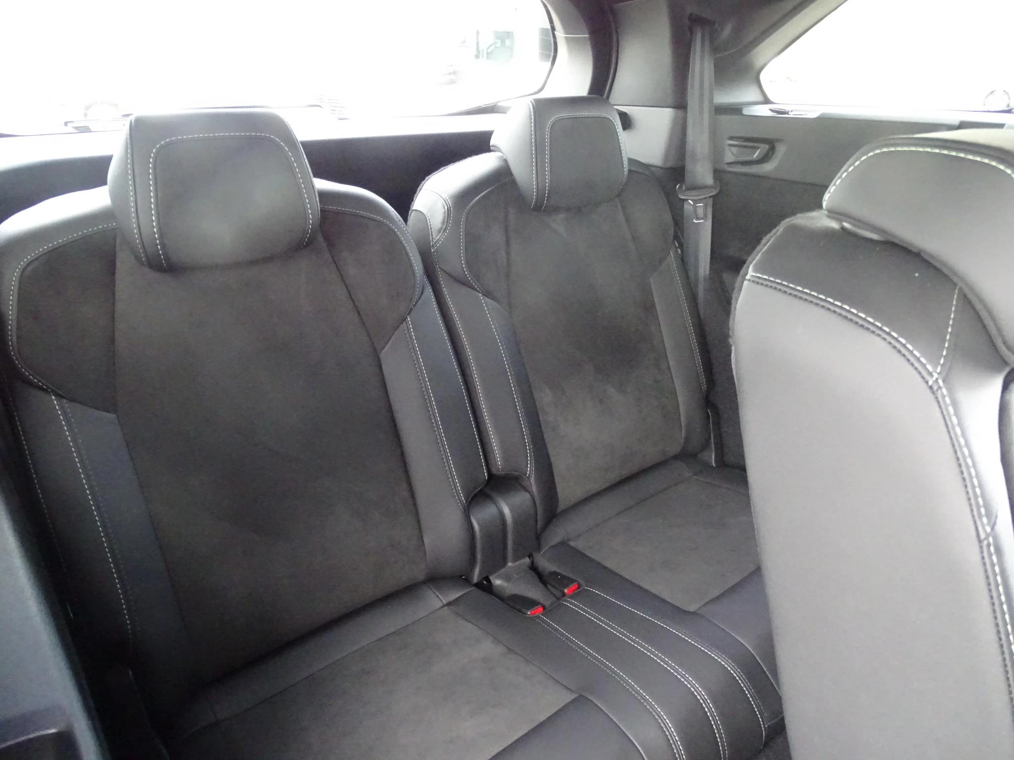 Peugeot-e-5008-image-18