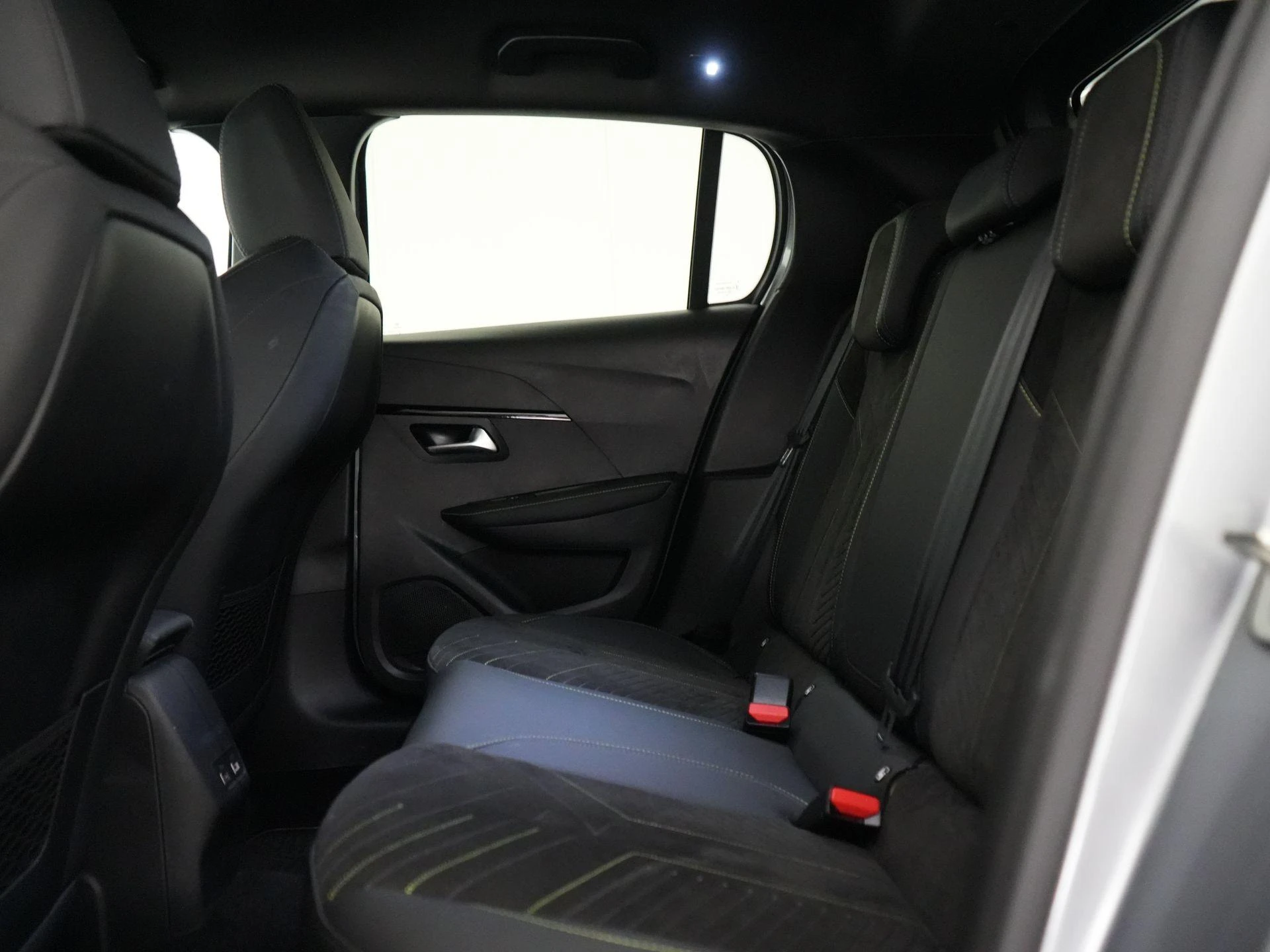 Peugeot-208-image-12