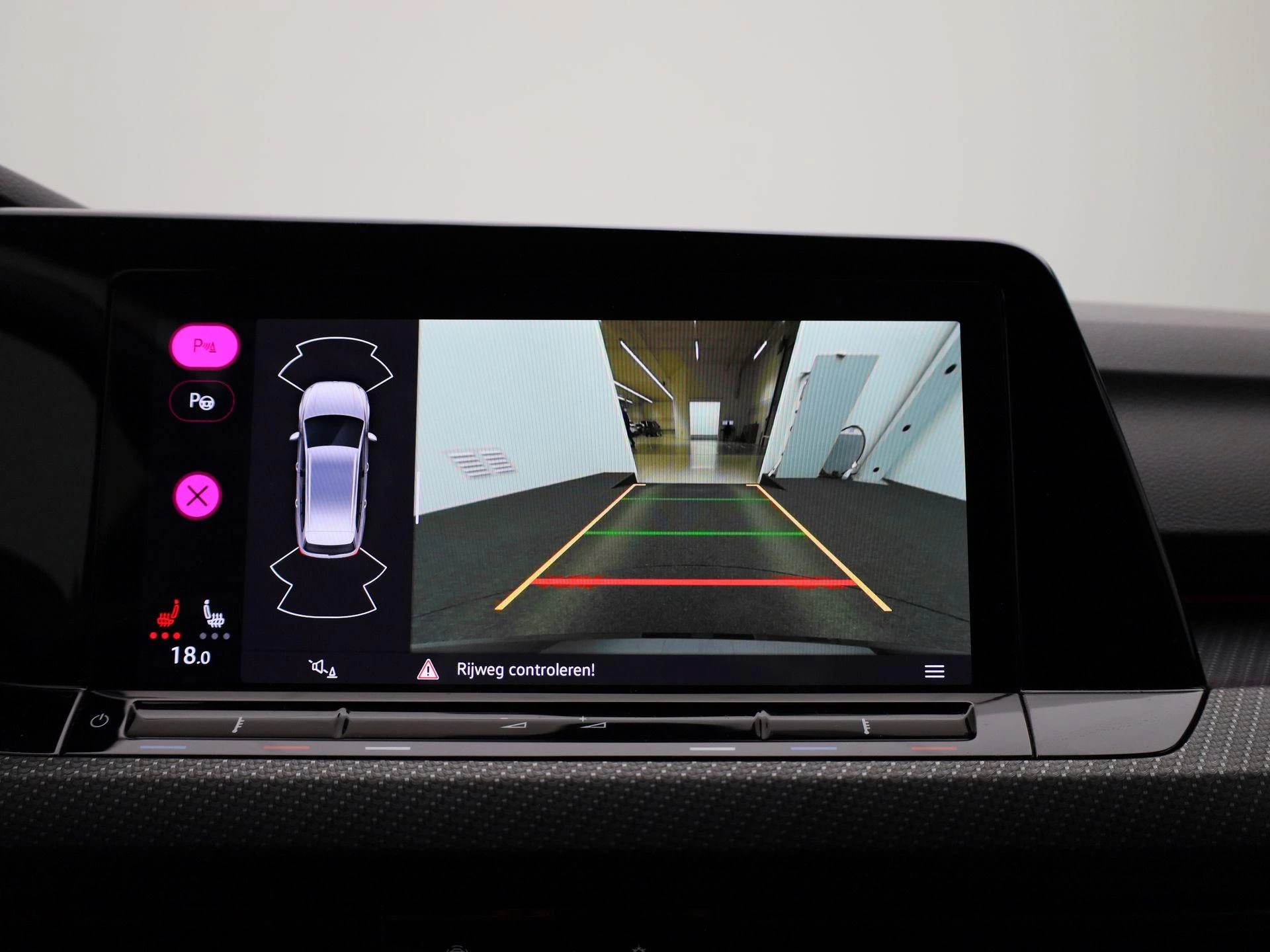 Volkswagen-Golf-image-26