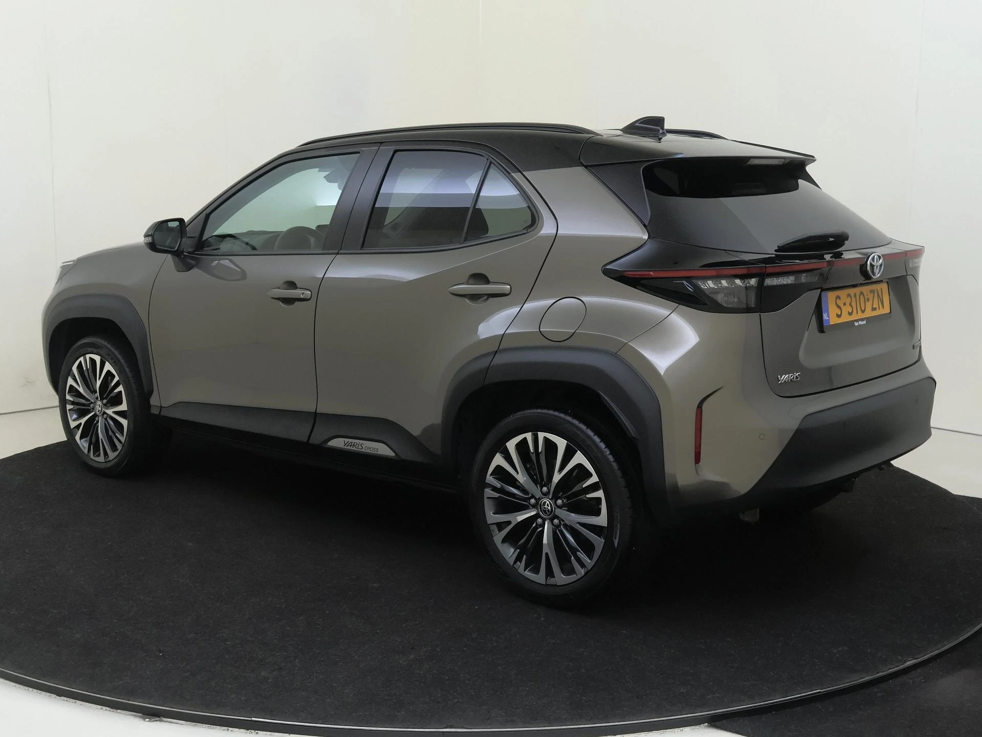 Toyota-Yaris Cross-image-3