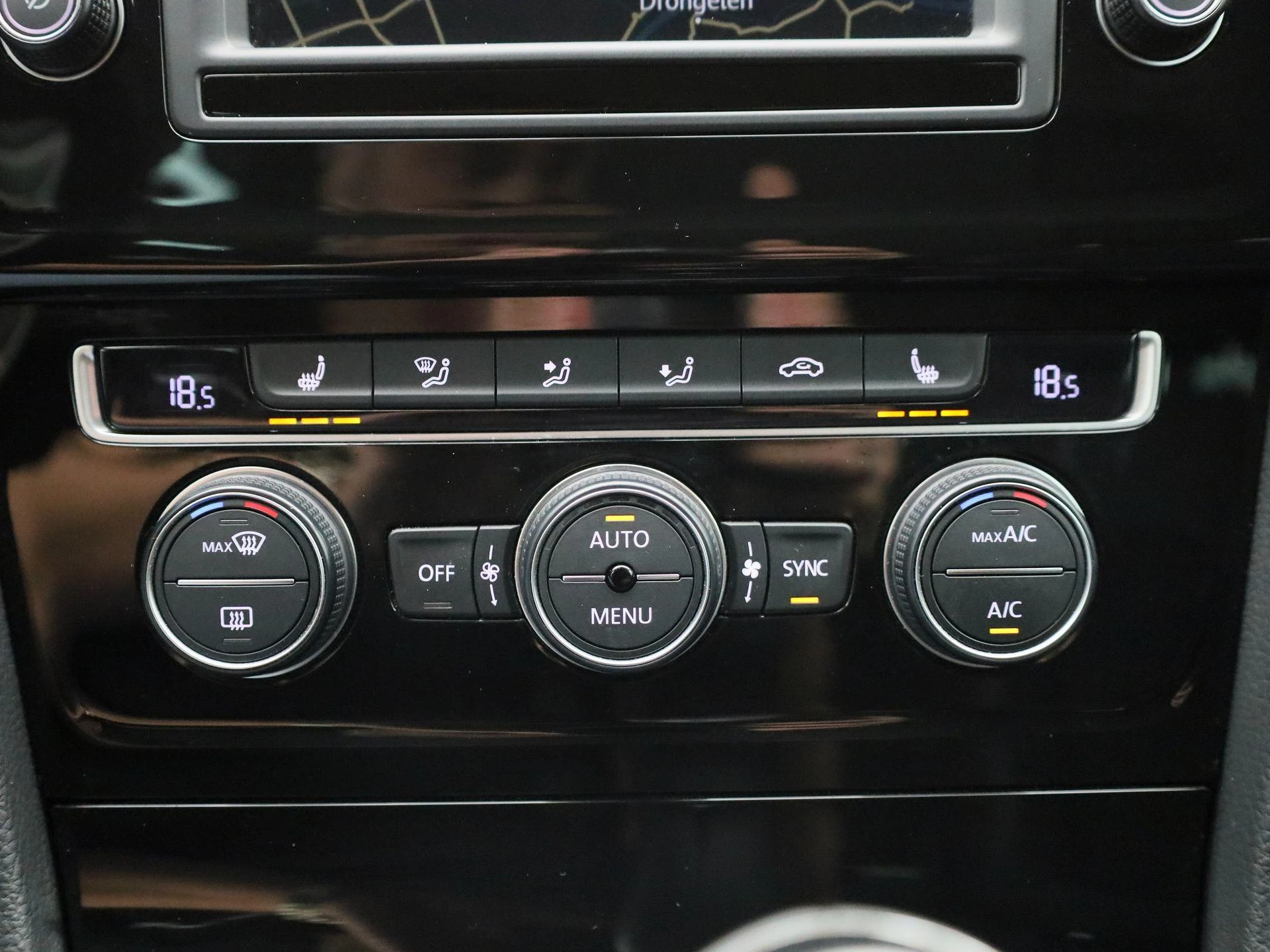 Volkswagen-Golf-image-16