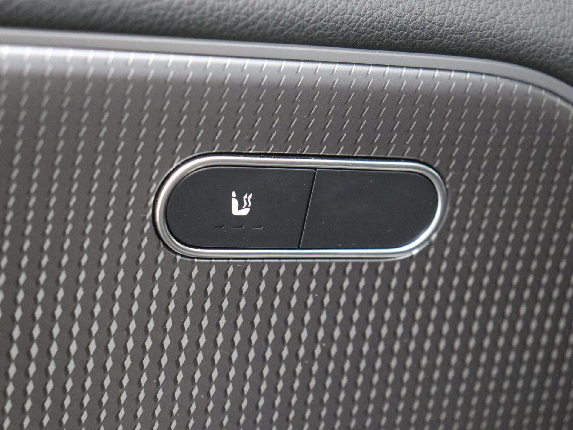 Mercedes-Benz-EQA-image-28