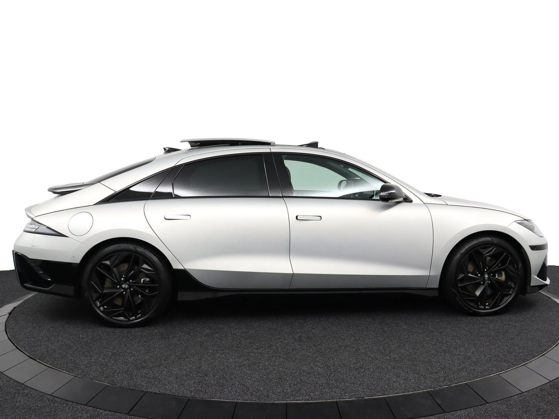 Hyundai-IONIQ 6-image-5