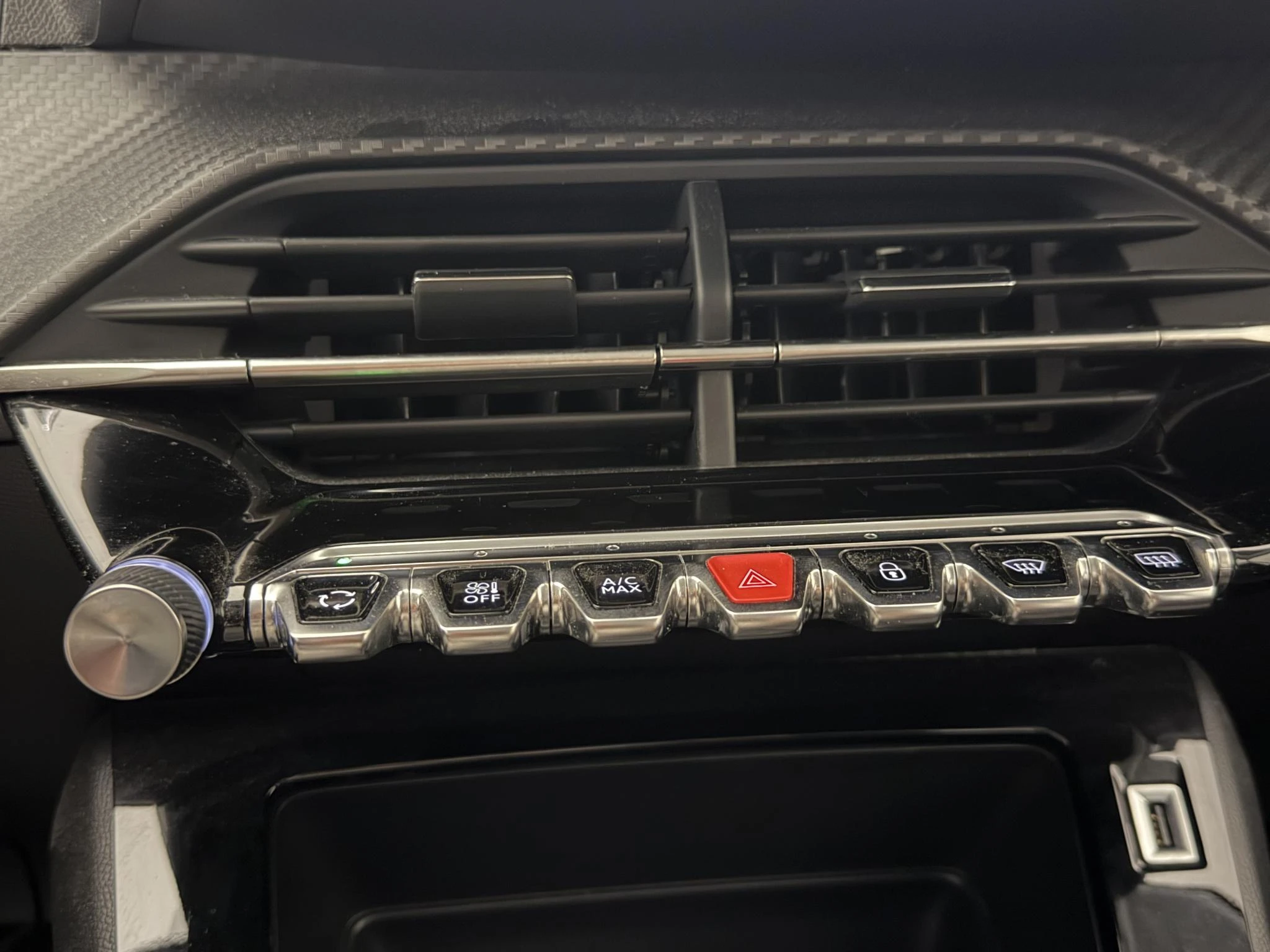 Peugeot-208-image-8