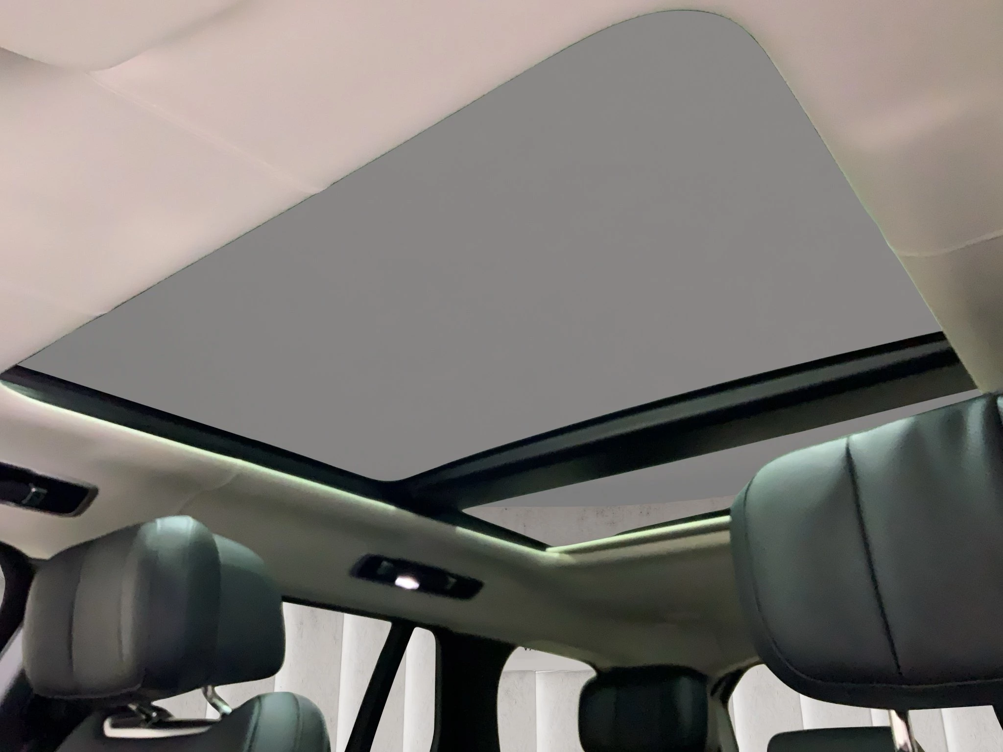 Land Rover-Range Rover-image-15