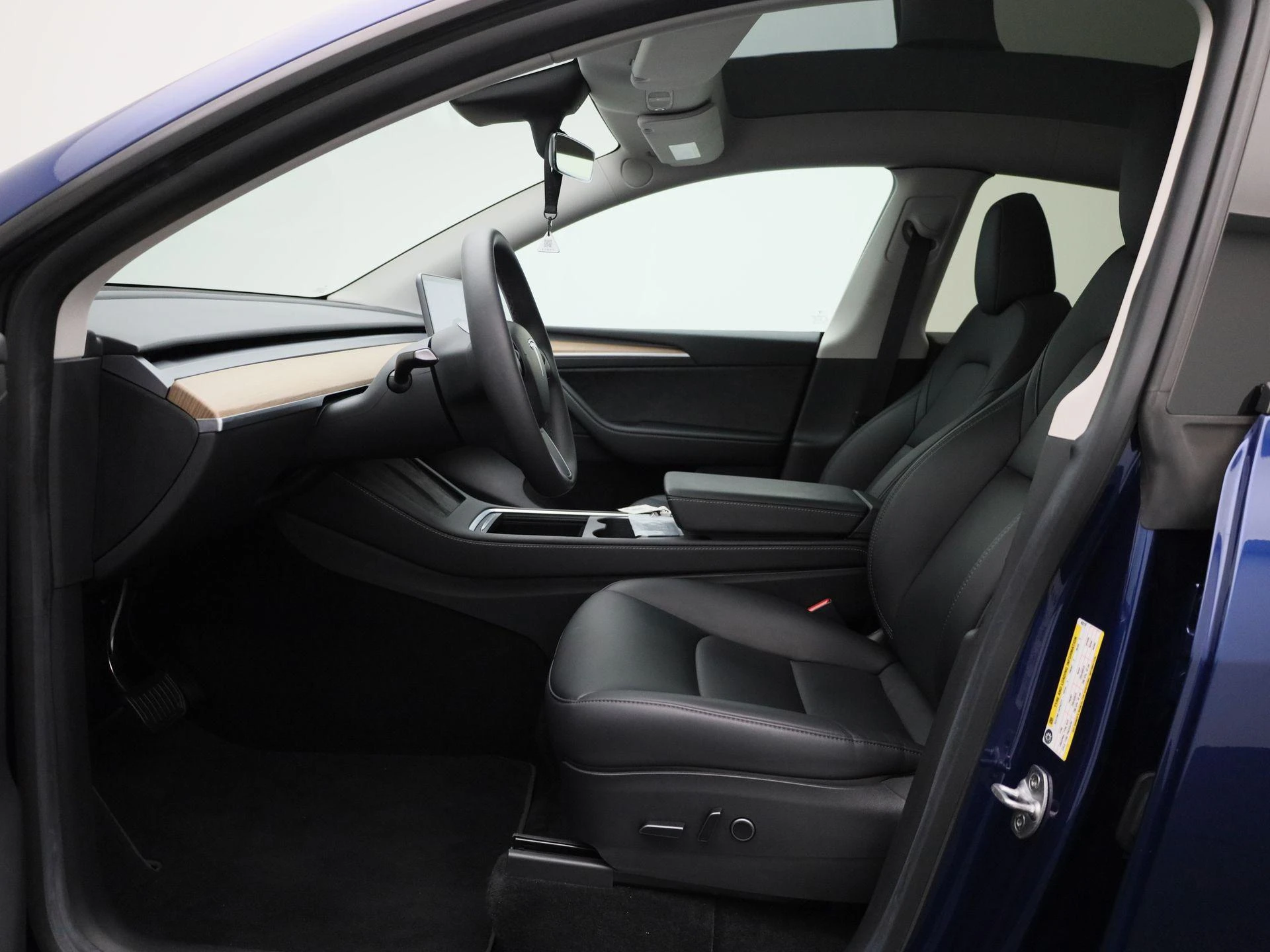 Tesla-Model Y-image-8