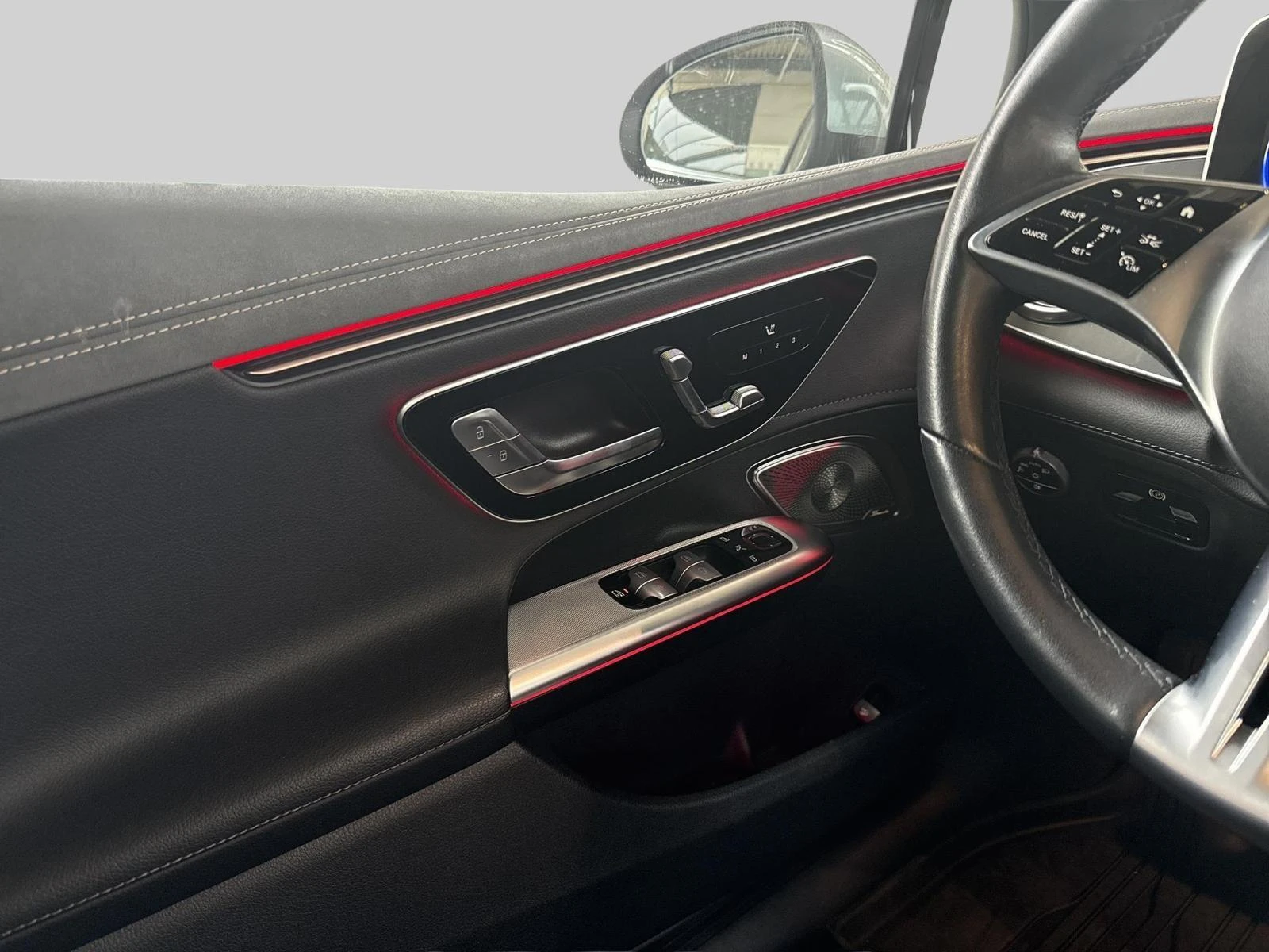 Mercedes-Benz-EQE-image-13