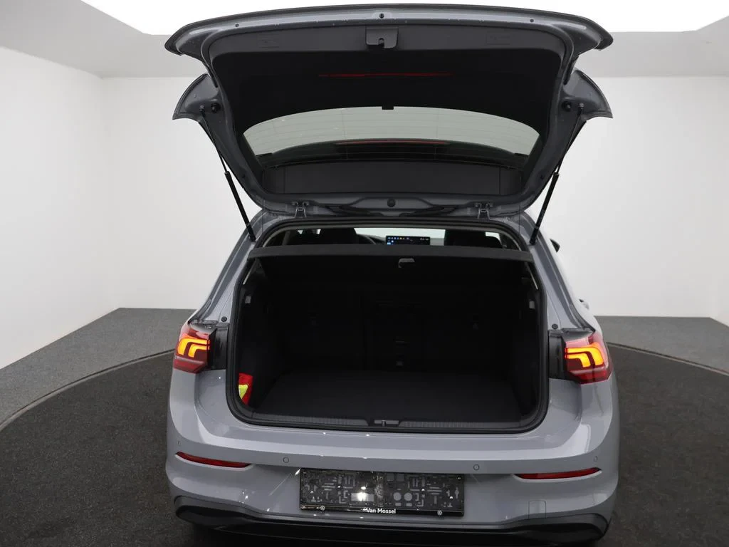 Volkswagen-Golf-image-12