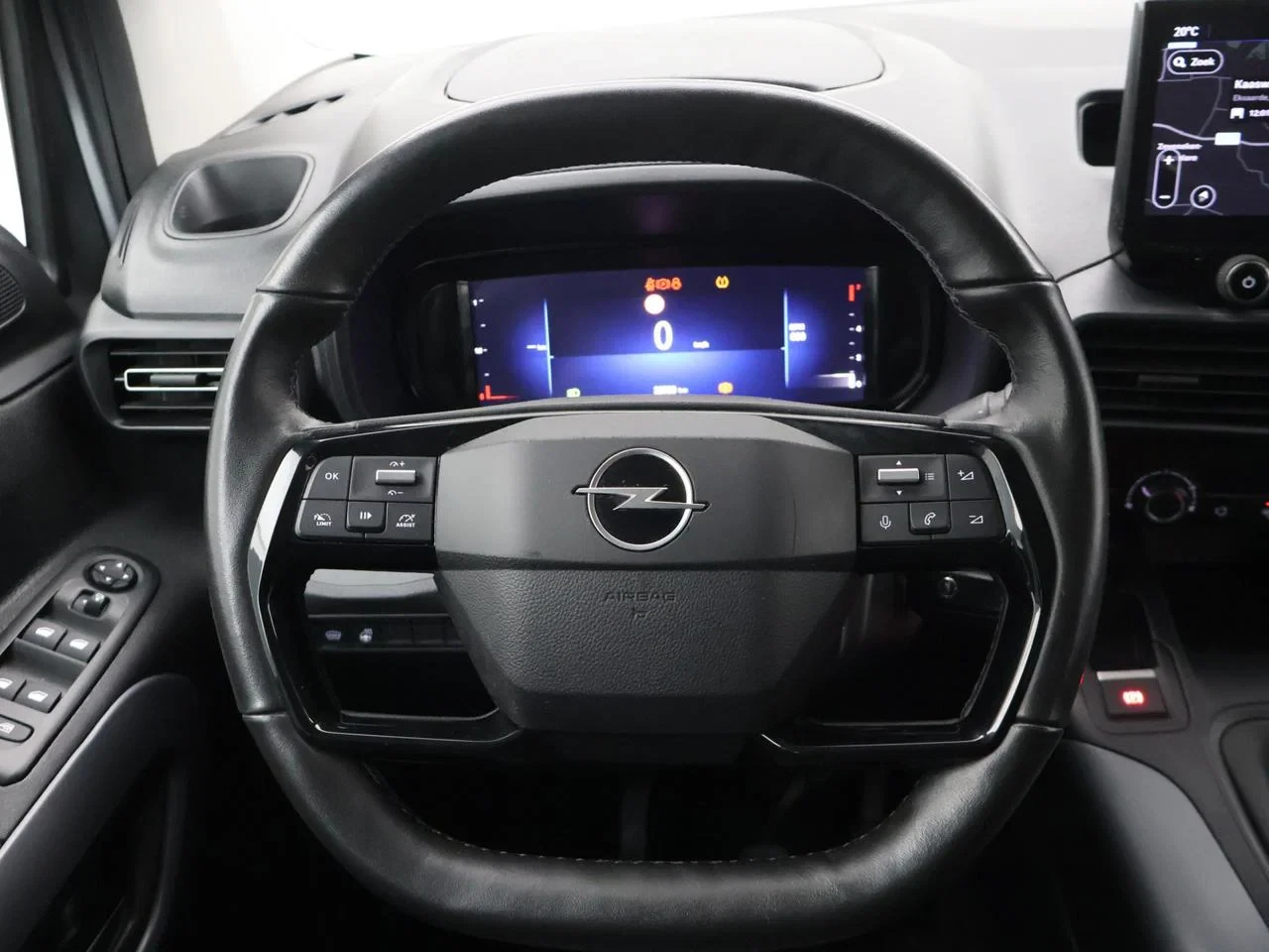 Opel-Combo Life-image-16