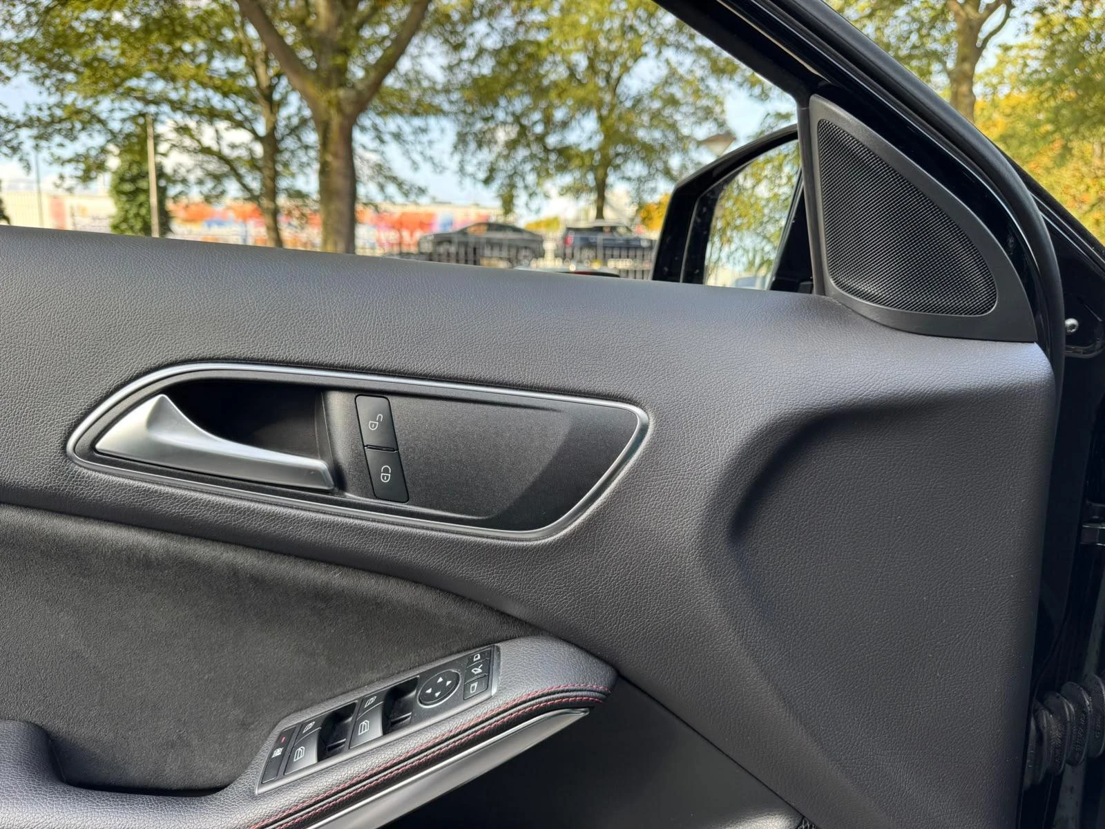 Mercedes-Benz-GLA-image-9