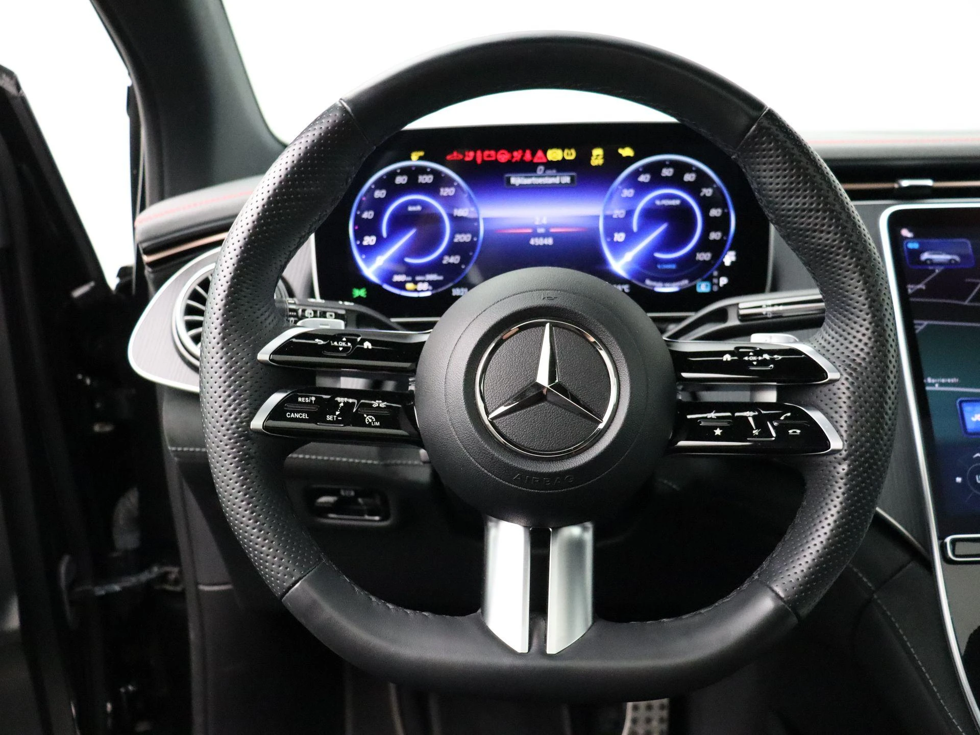 Mercedes-Benz-EQE-image-15