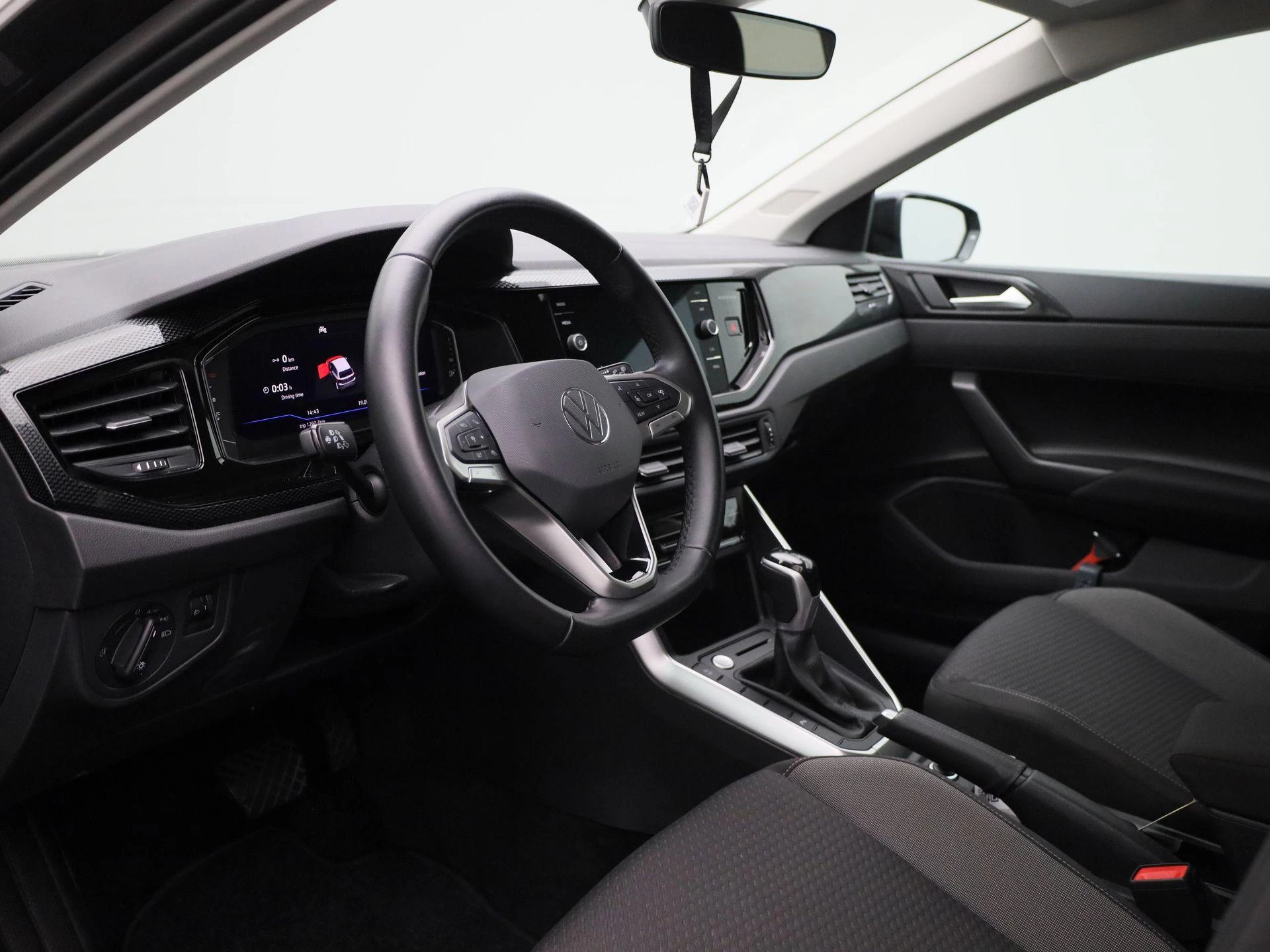 Volkswagen-Polo-image-26