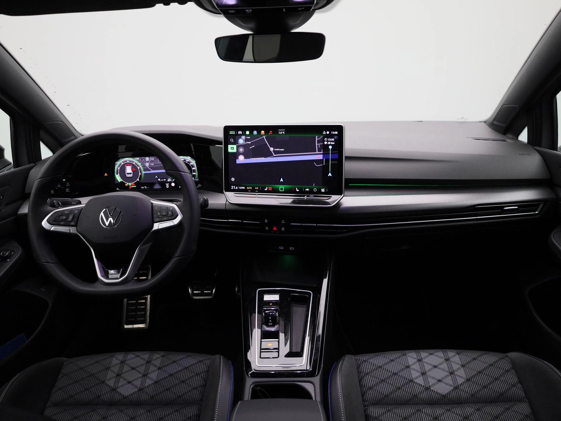 Volkswagen-Golf-image-39