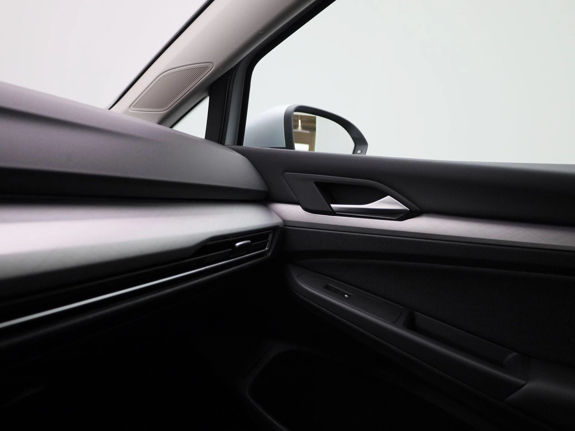 Volkswagen-Golf-image-25