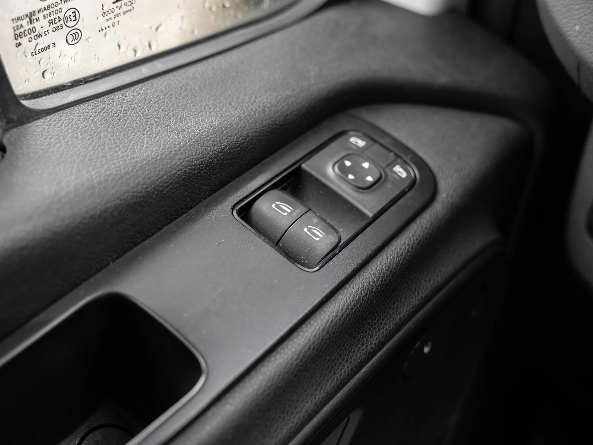 Mercedes-Benz-Sprinter-image-17