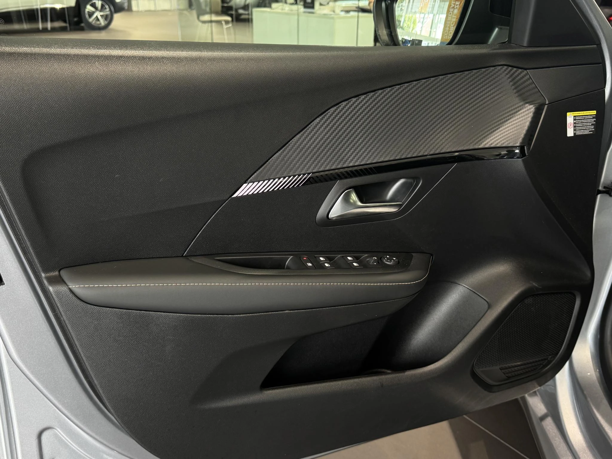 Peugeot-208-image-24